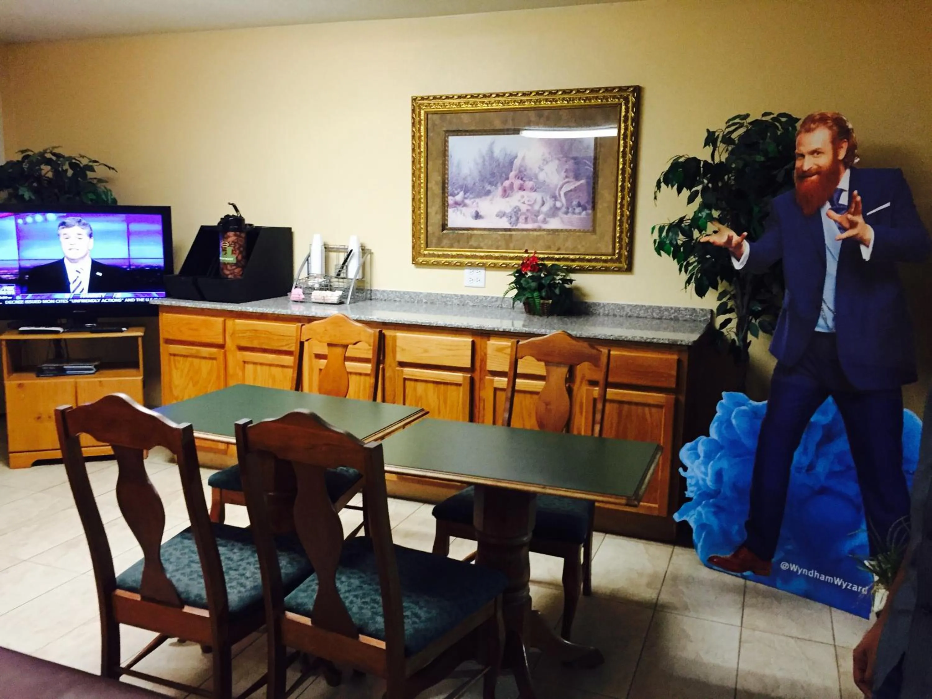 Restaurant/places to eat in Super 8 by Wyndham Longview/I-20