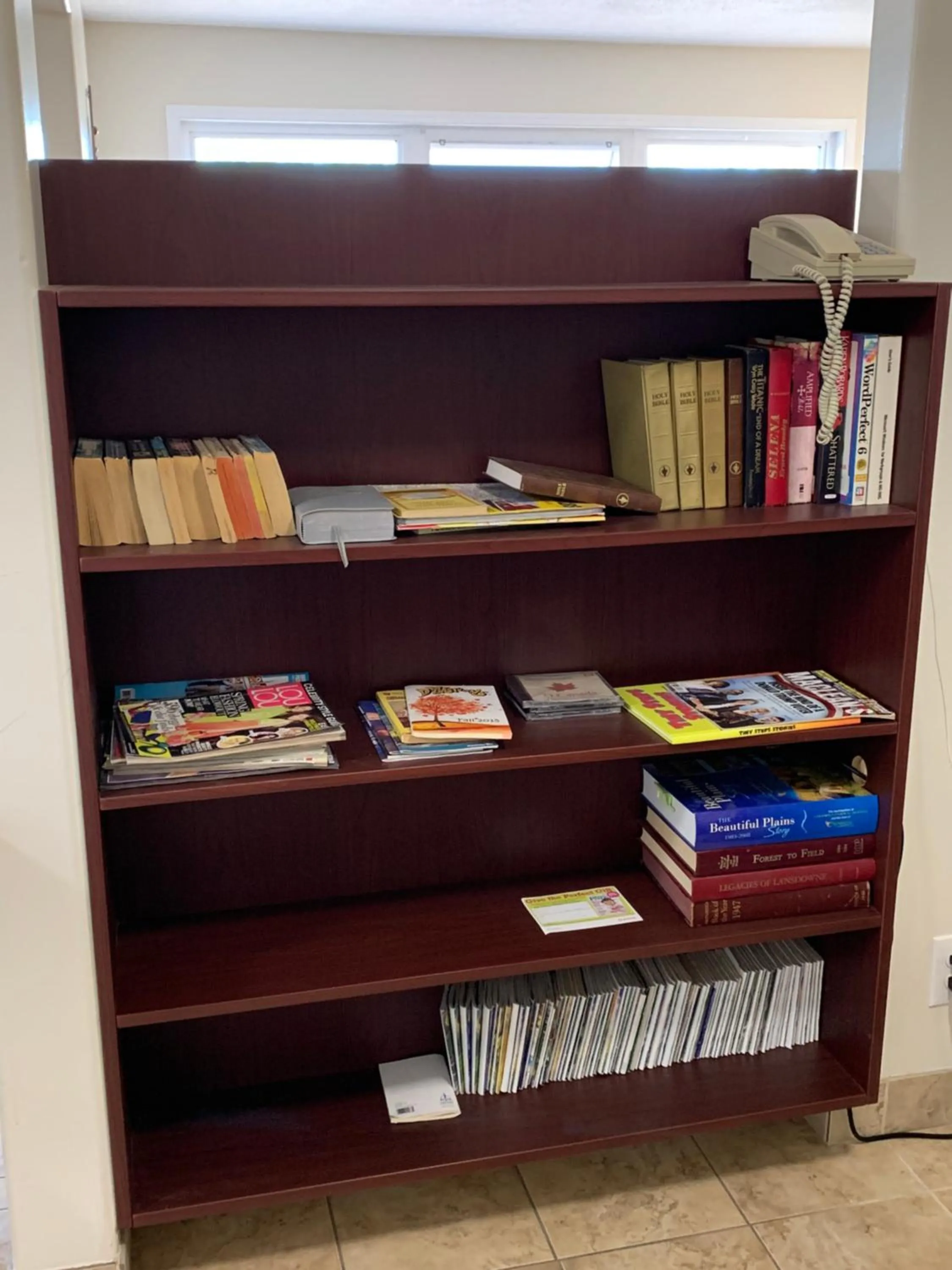 Library in Westway Inn Motel