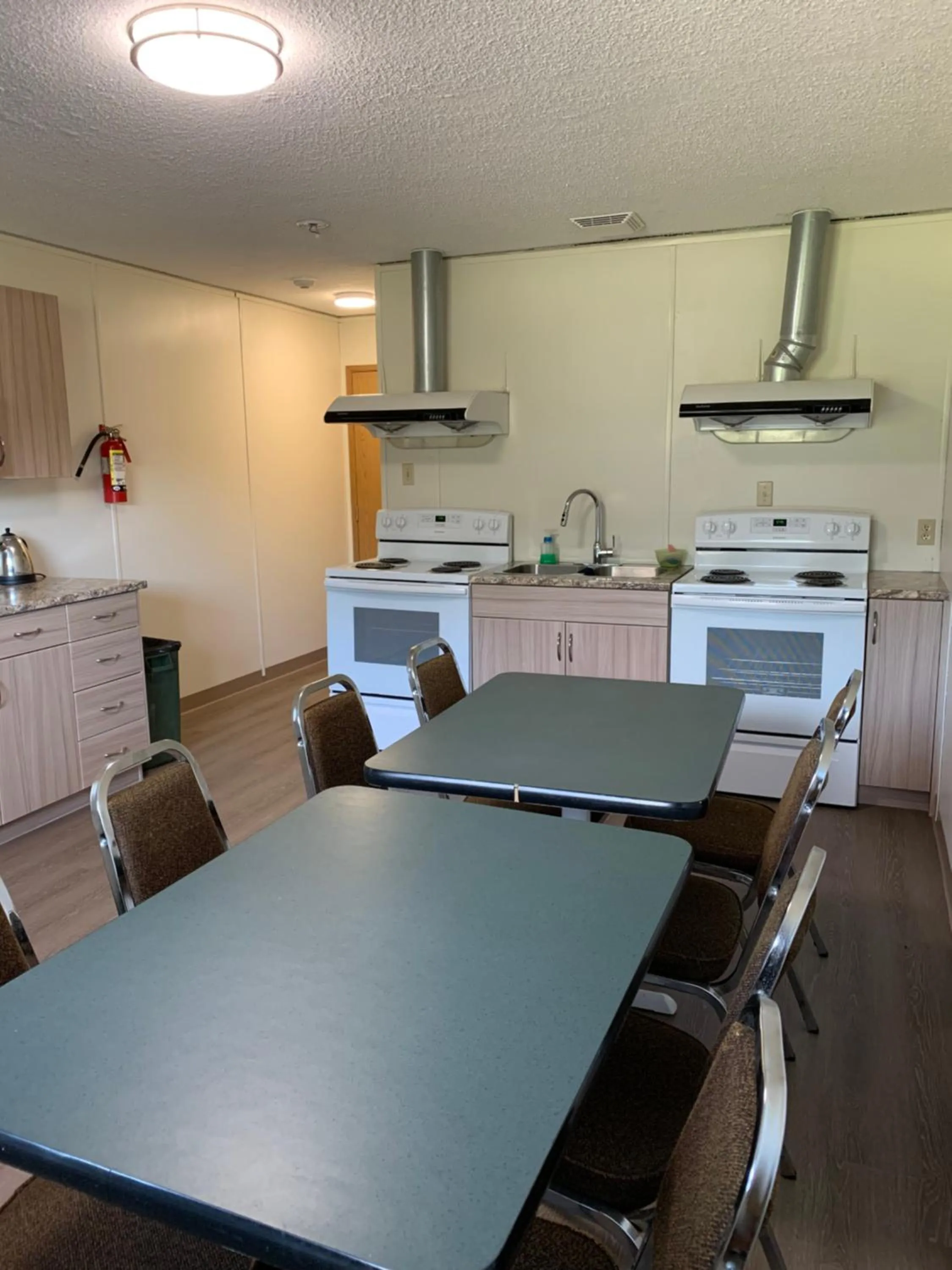 Kitchen or kitchenette in Westway Inn Motel