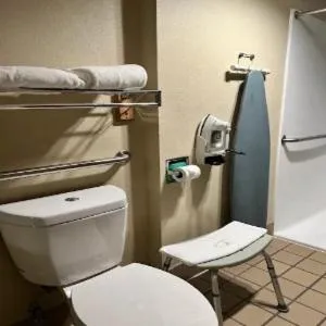 Quality Inn & Suites Moline - Quad Cities