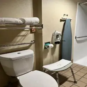 Queen Room - Accessible/Nonsmoking in Quality Inn & Suites Moline - Quad Cities Queen Room - Accessible/Nonsmoking in Quality Inn & Suites Moline - Quad Cities