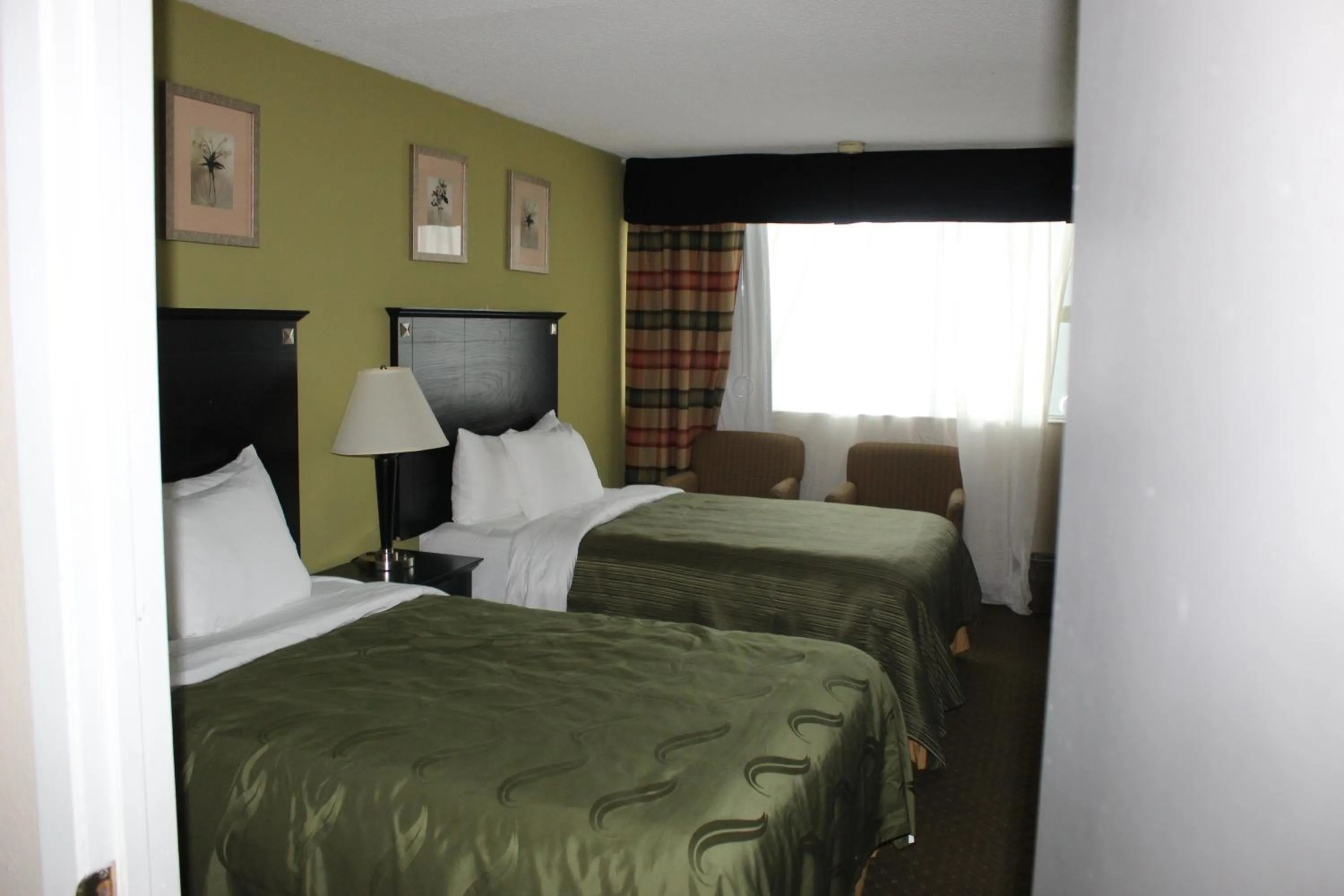 Bed in Quality Inn & Suites Moline - Quad Cities