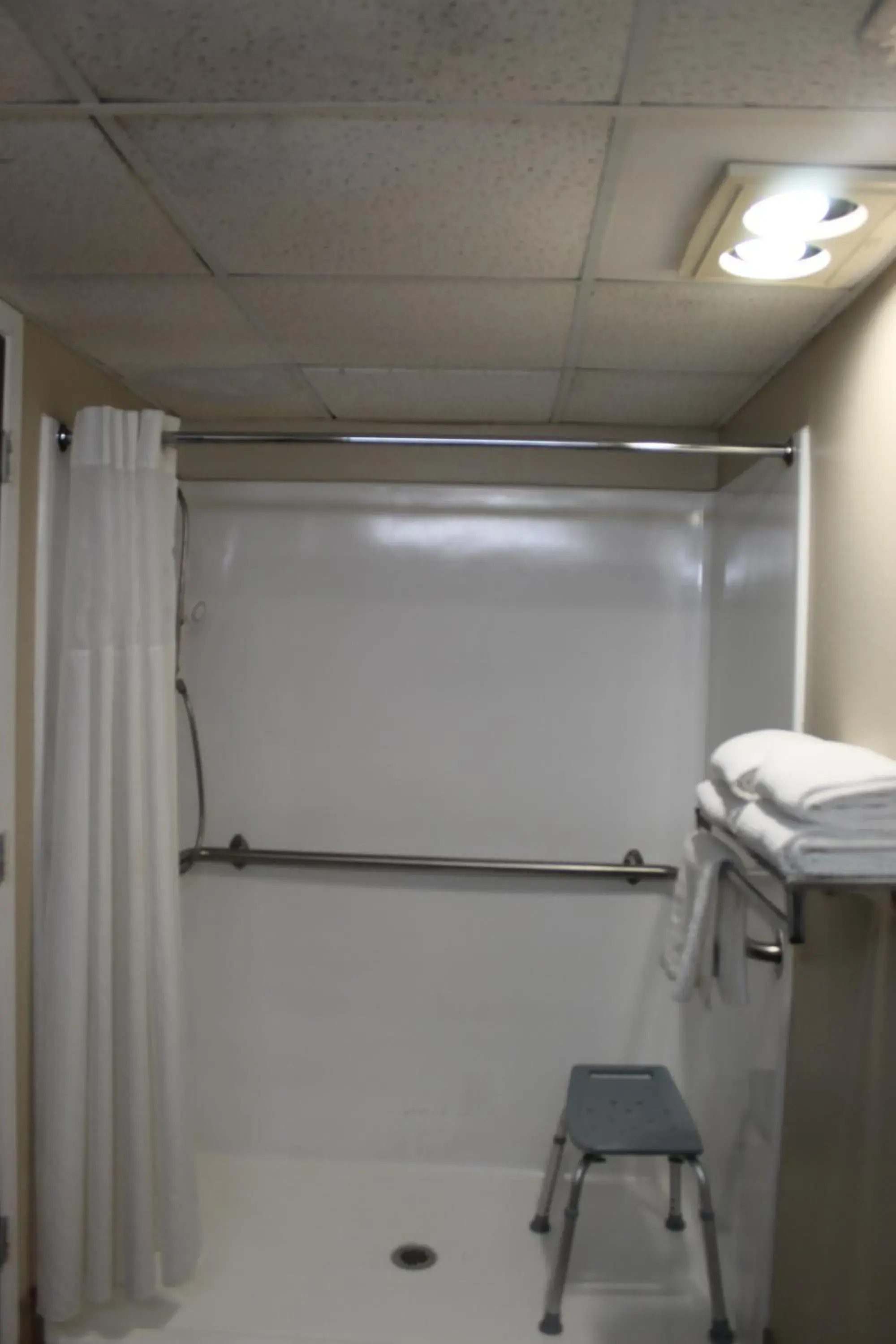 Queen Room - Accessible/Nonsmoking in Quality Inn & Suites Moline - Quad Cities Queen Room - Accessible/Nonsmoking in Quality Inn & Suites Moline - Quad Cities