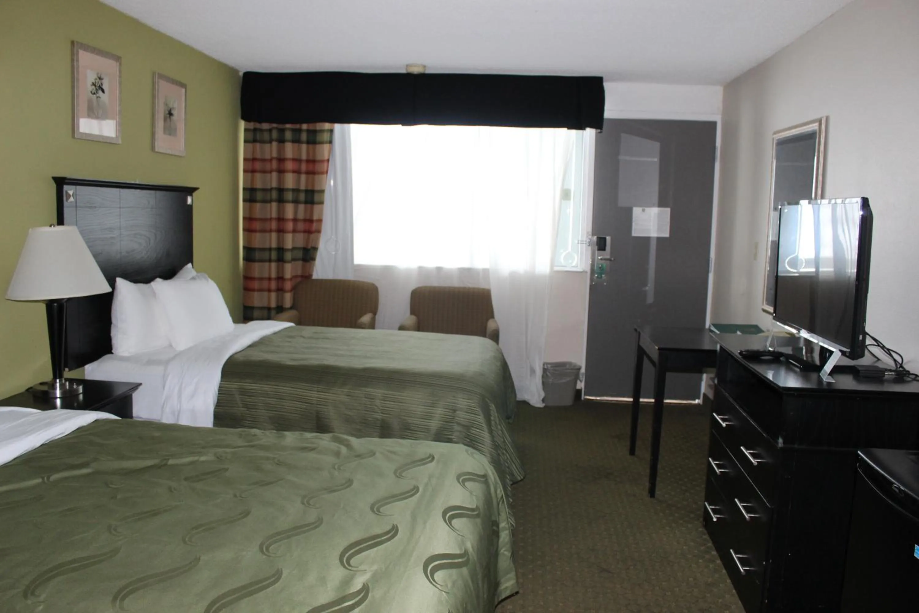 Bed in Quality Inn & Suites Moline - Quad Cities