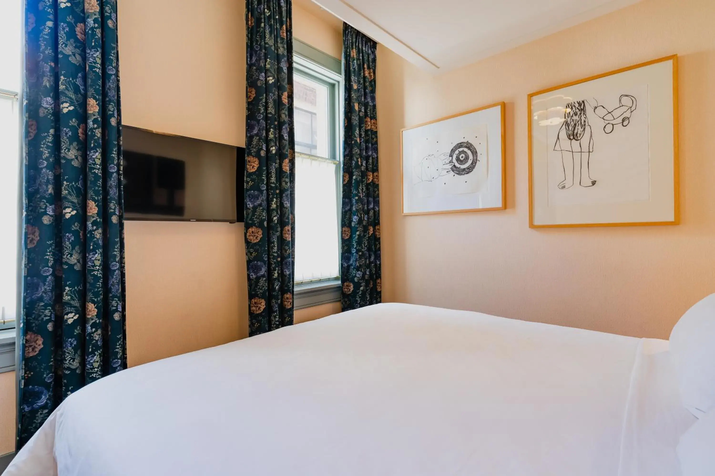 Bed in Hotel Mercier Bed in Hotel Mercier