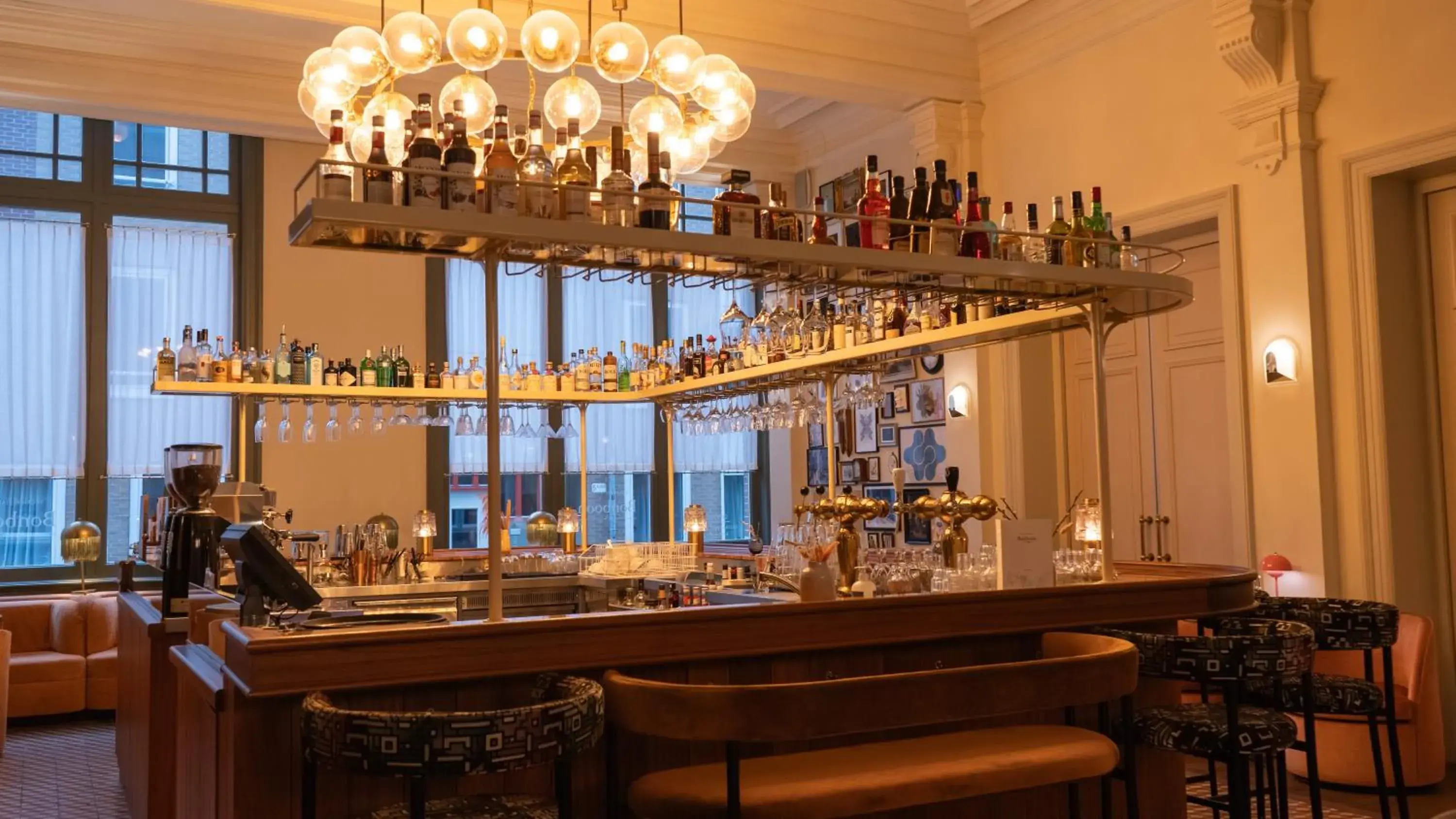 Restaurant/places to eat in Hotel Mercier Restaurant/places to eat in Hotel Mercier