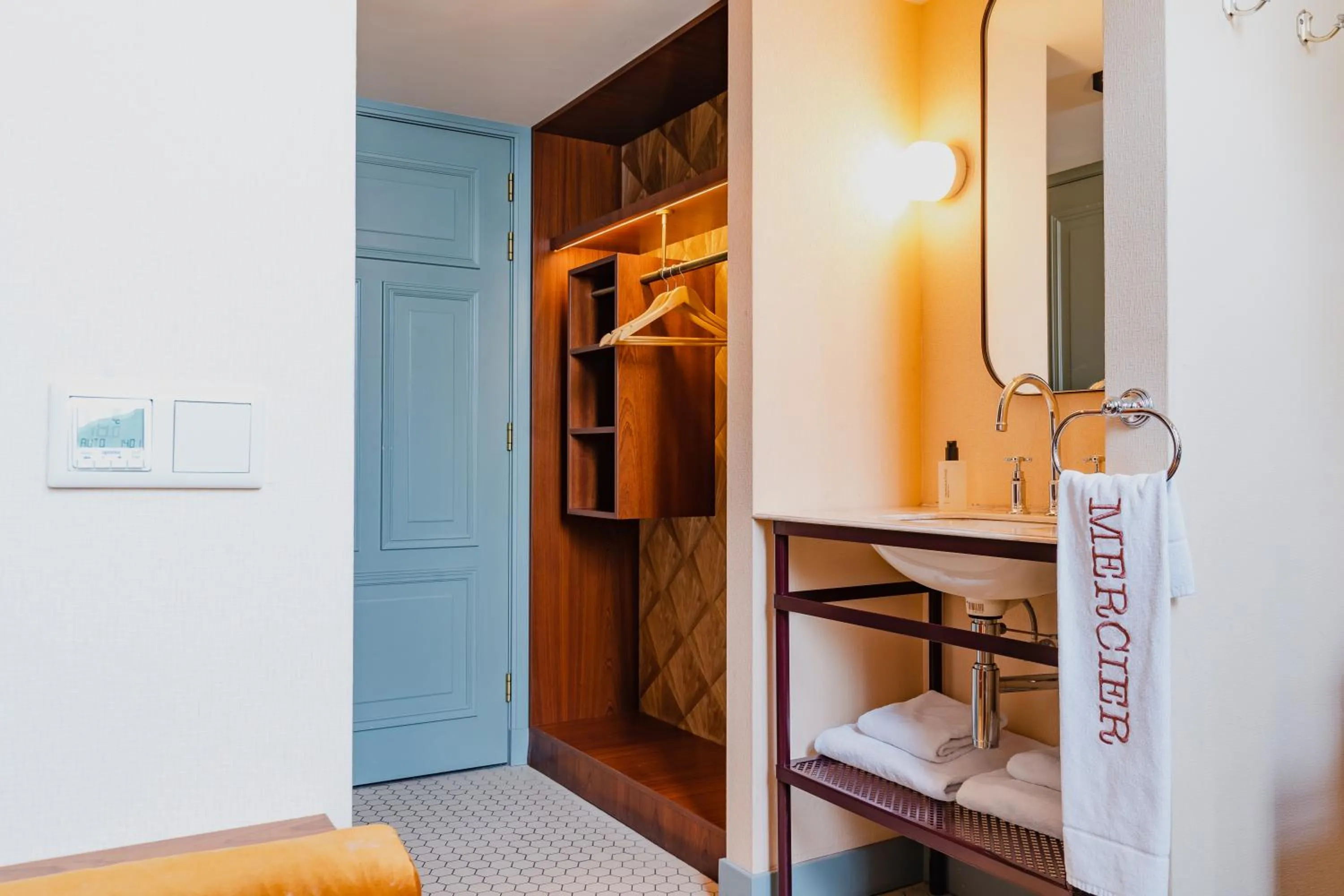 towels, Bed in Hotel Mercier