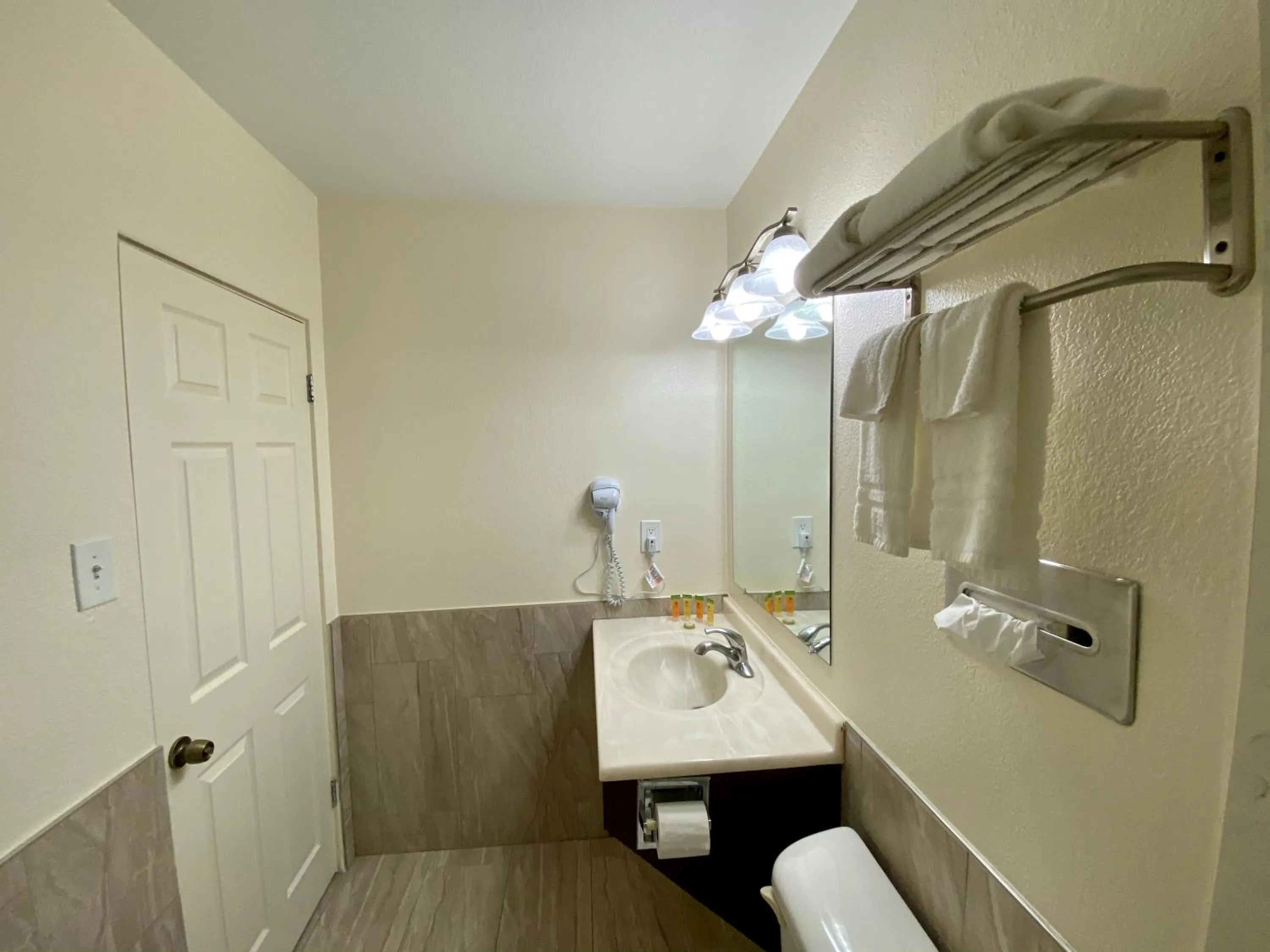 Bathroom in Roswell Inn