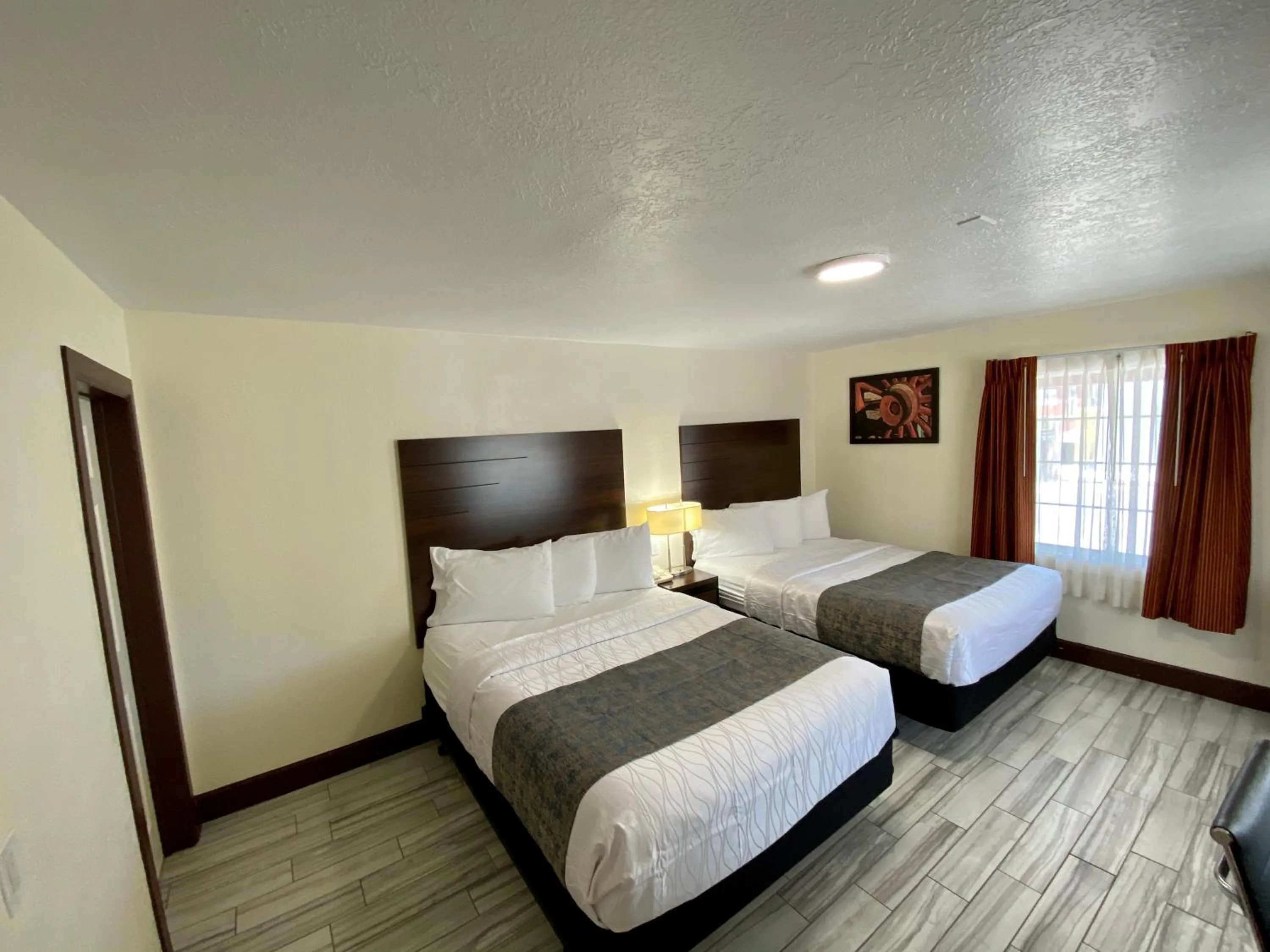 Bedroom, Bed in Roswell Inn