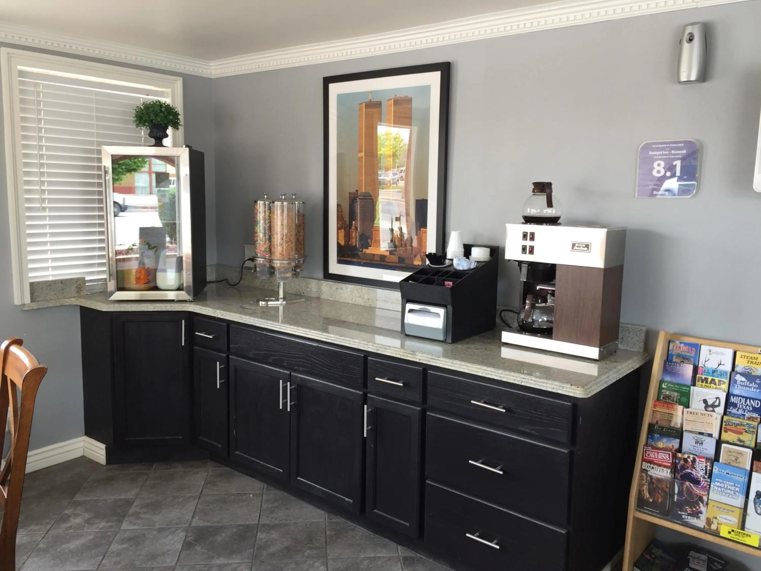 Coffee/tea facilities in Roswell Inn