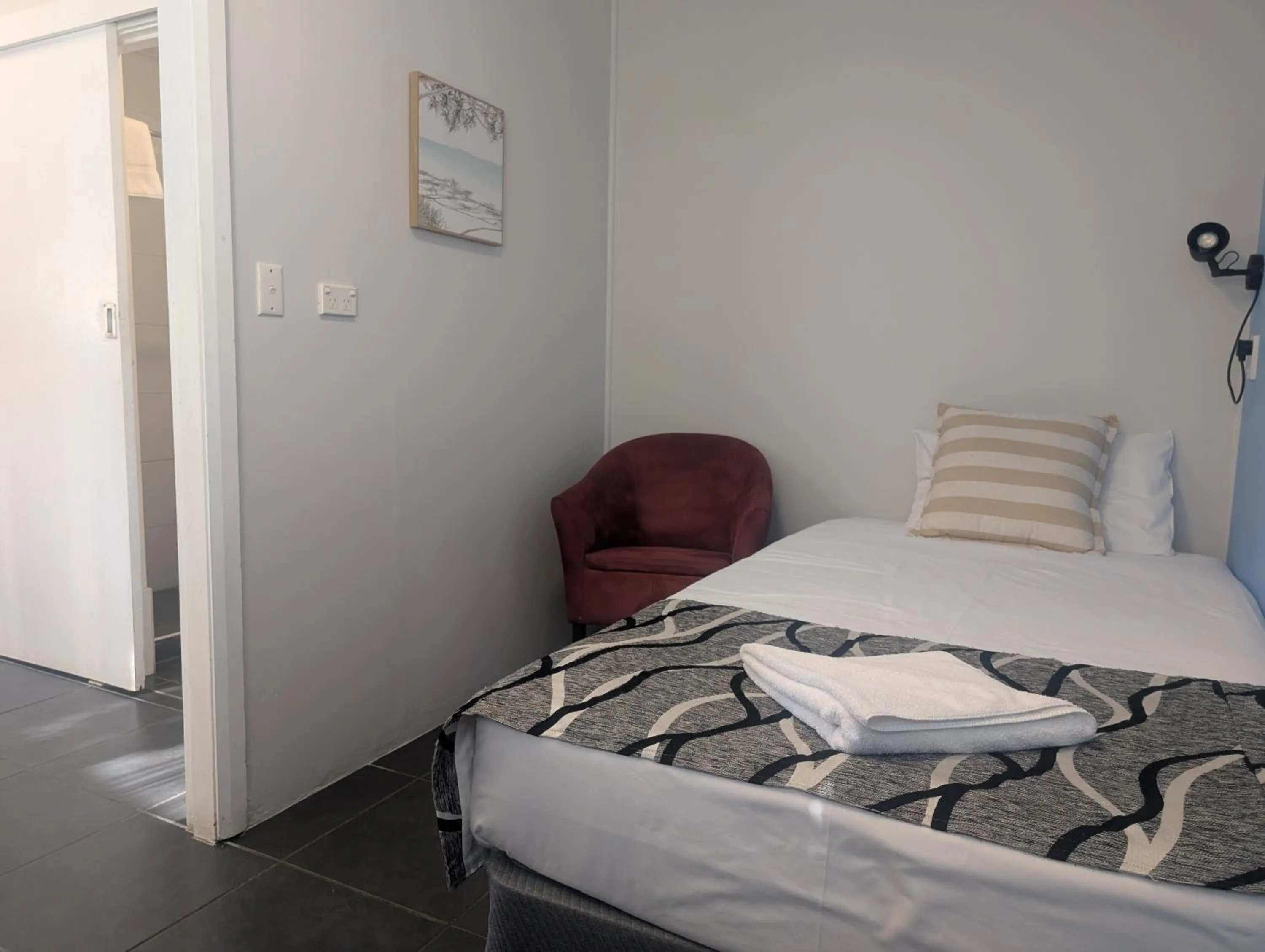 Bedroom, Bed in Park Drive Motel