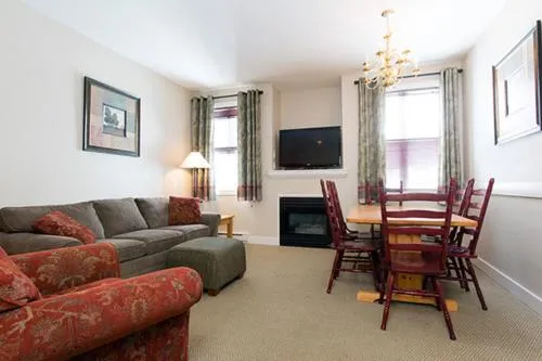 Living room in The Vance Creek Hotel & Conference Centre