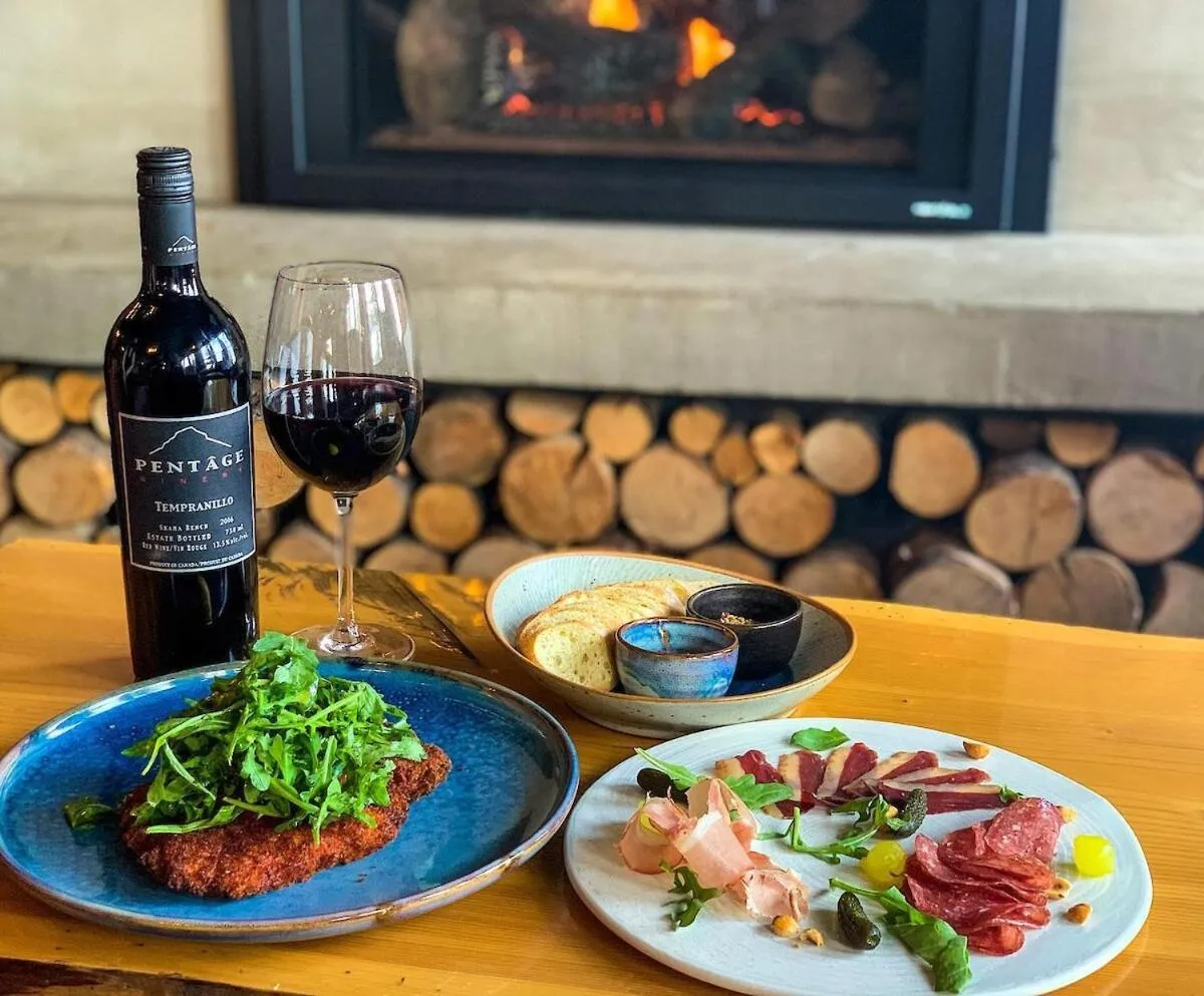 Restaurant/places to eat in The Vance Creek Hotel & Conference Centre