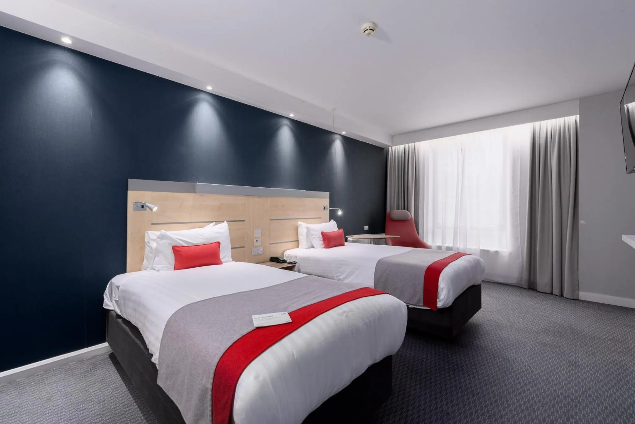 Photo of the whole room, Bed in Holiday Inn Express Burnley M65 Jct 10 by IHG