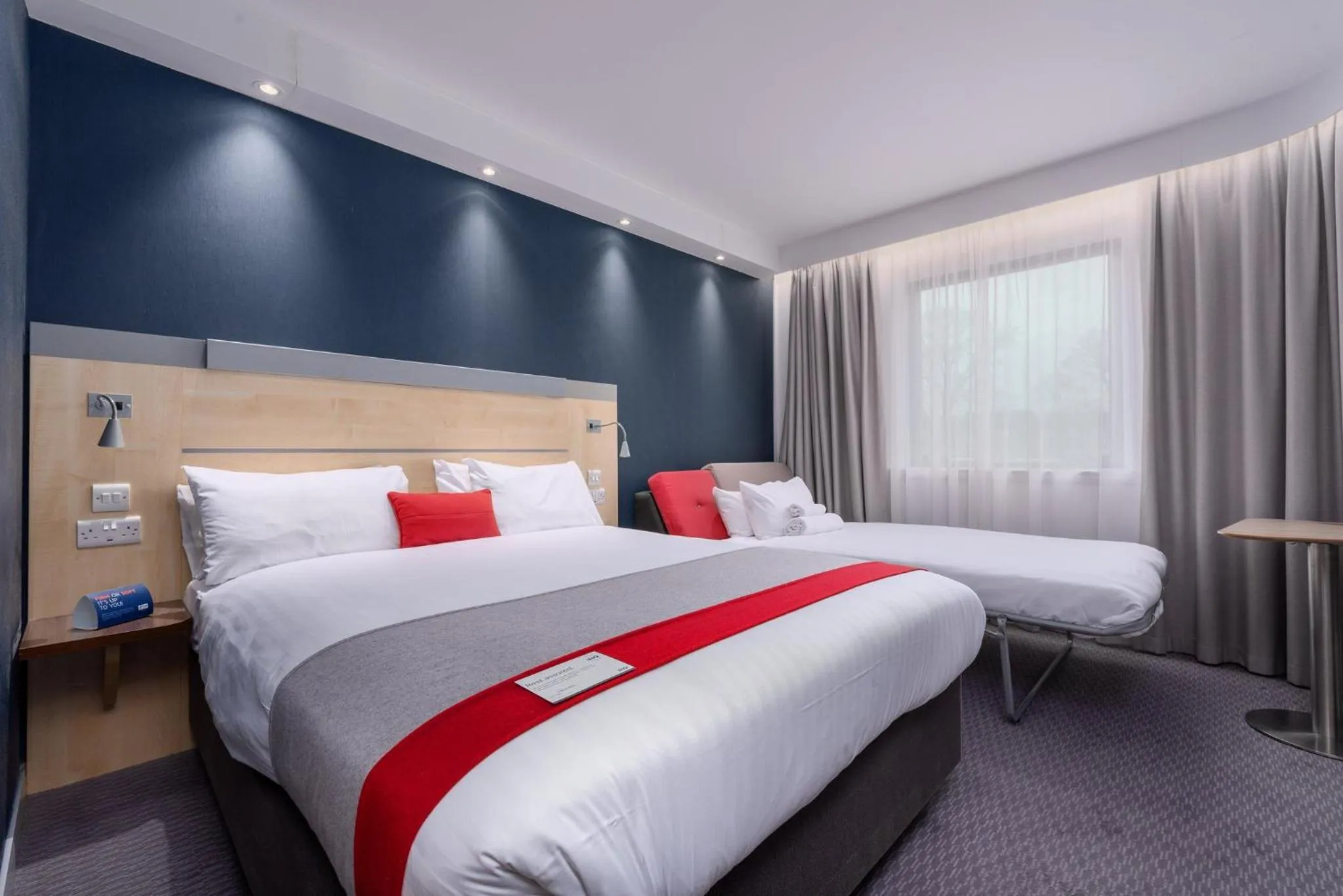 Photo of the whole room, Bed in Holiday Inn Express Burnley M65 Jct 10 by IHG