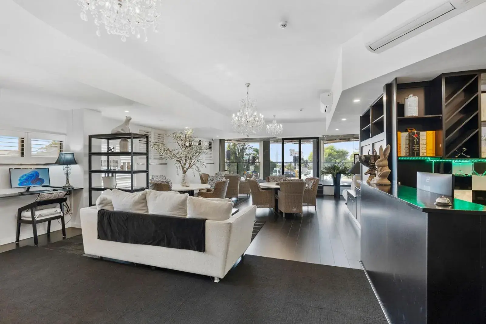 Lobby or reception in Airport Hotel Sydney Lobby or reception in Airport Hotel Sydney