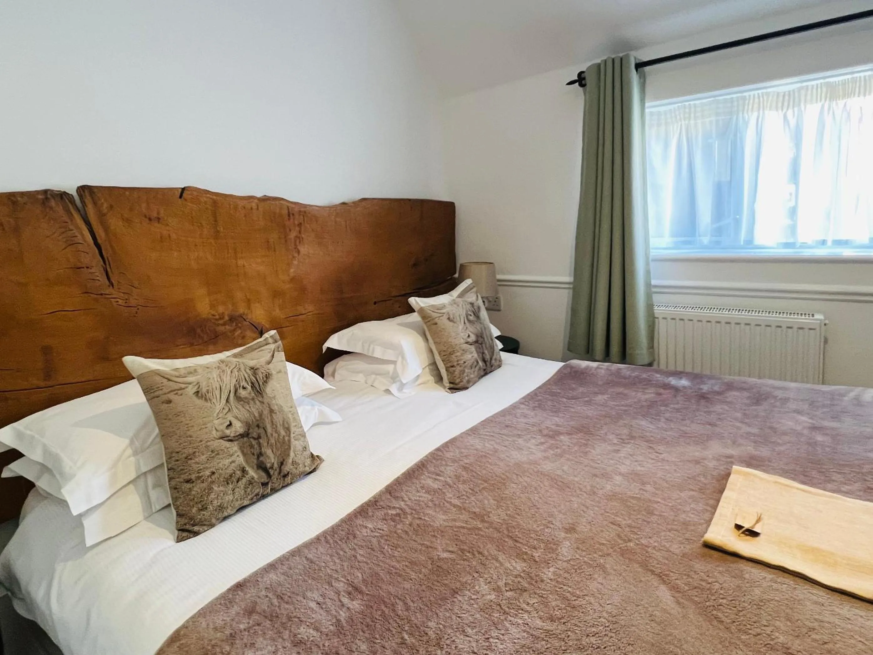 Bedroom, Bed in Cottage Lodge Hotel