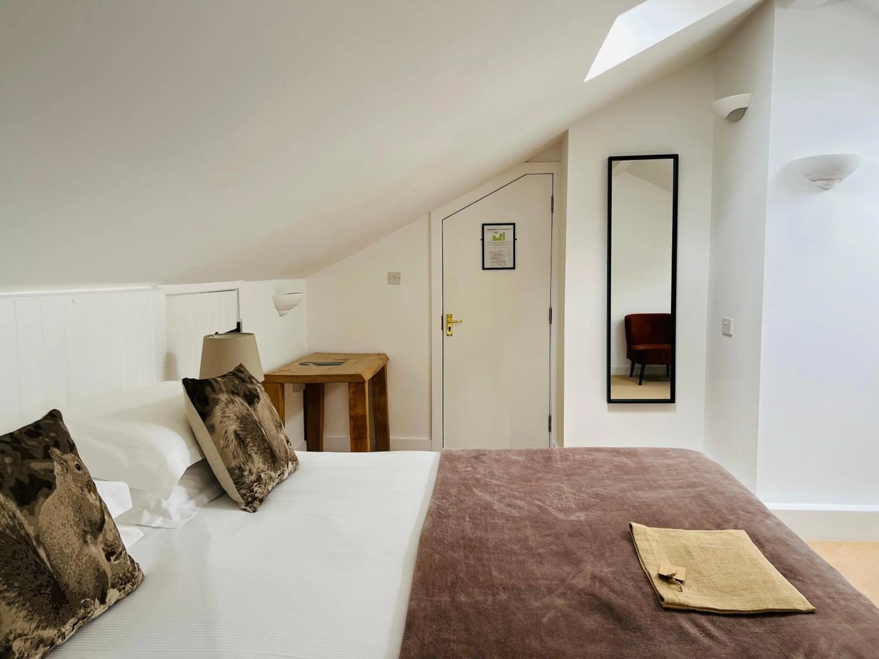Bedroom, Bed in Cottage Lodge Hotel