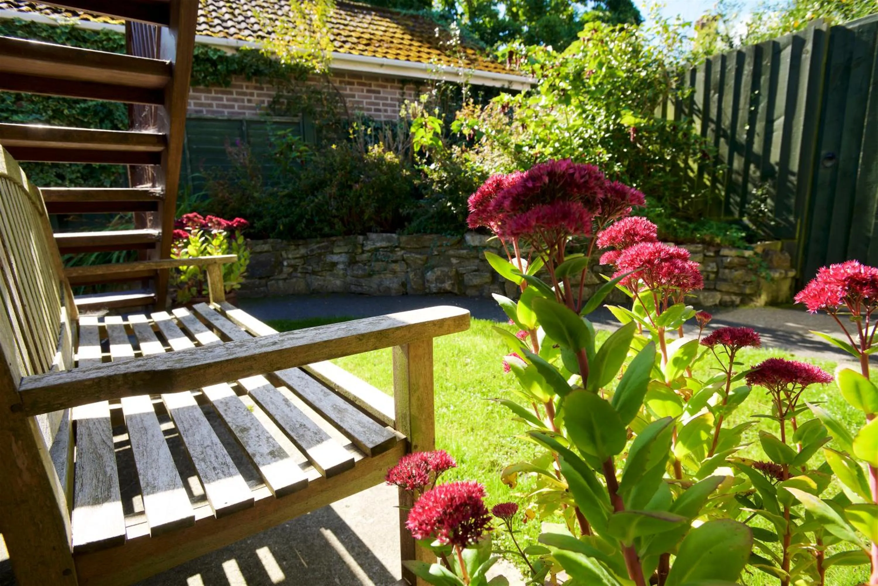 Garden in Cottage Lodge Hotel