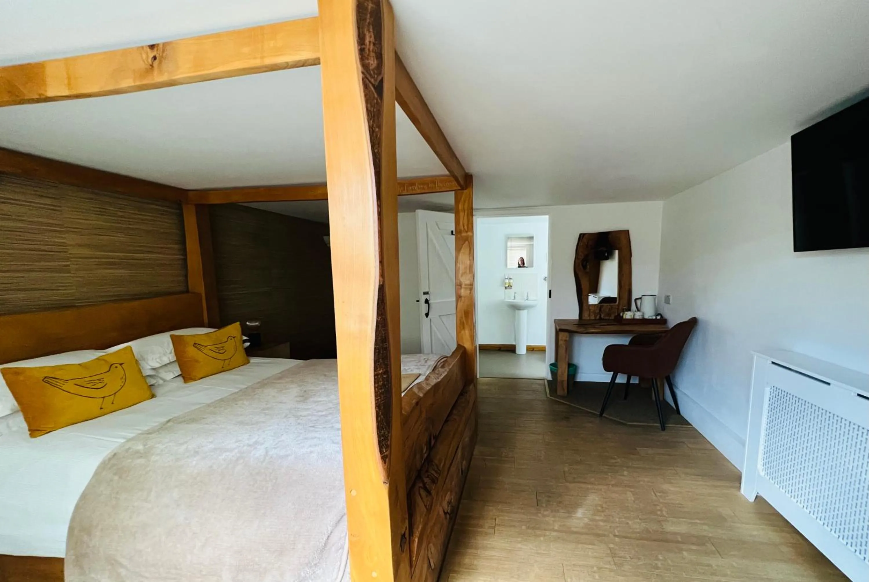 Bedroom, Bed in Cottage Lodge Hotel