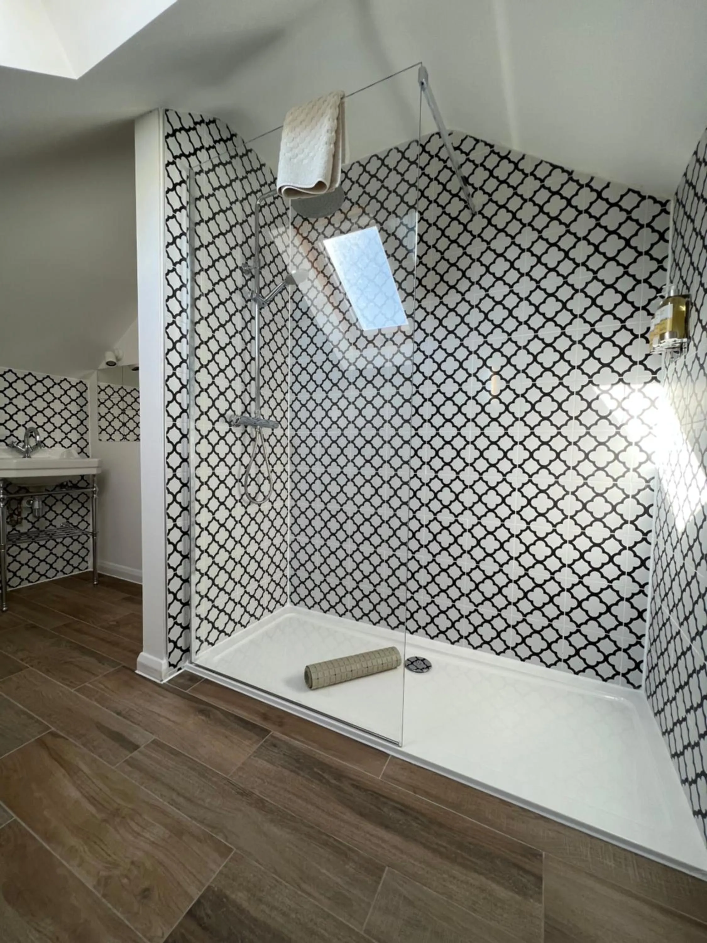 Bathroom in Cottage Lodge Hotel