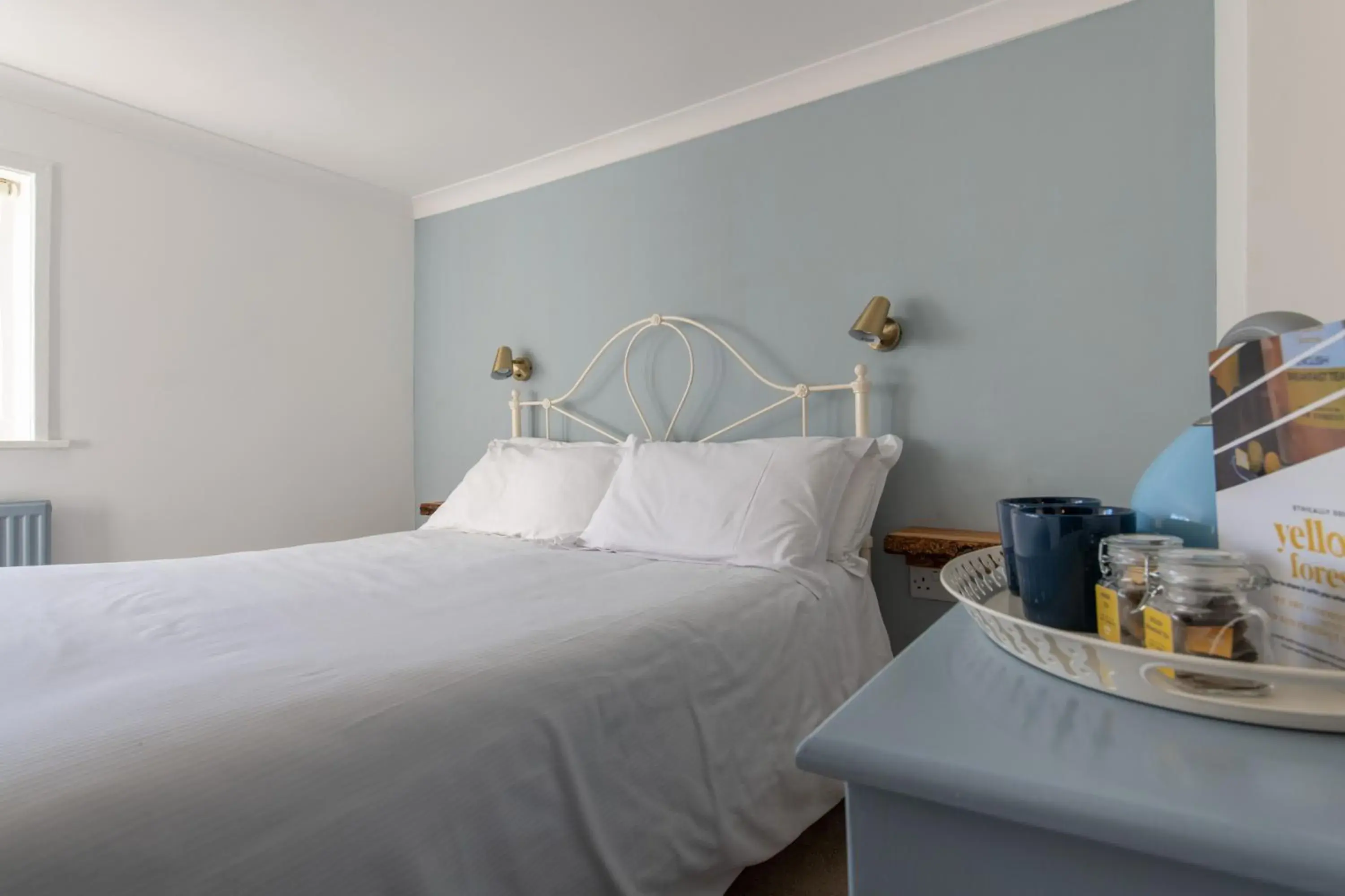 Bedroom, Bed in Cottage Lodge Hotel Bedroom, Bed in Cottage Lodge Hotel