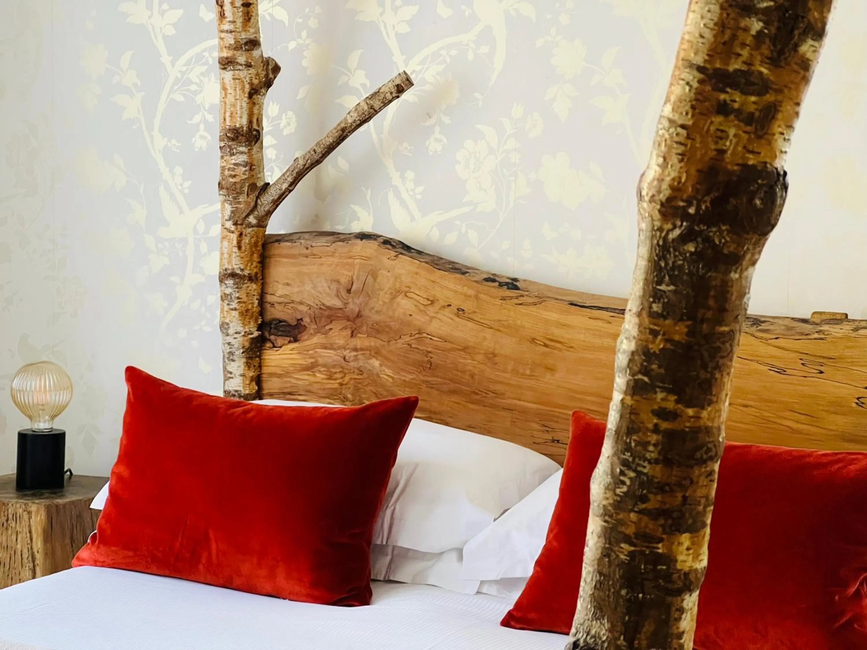 Bedroom, Bed in Cottage Lodge Hotel