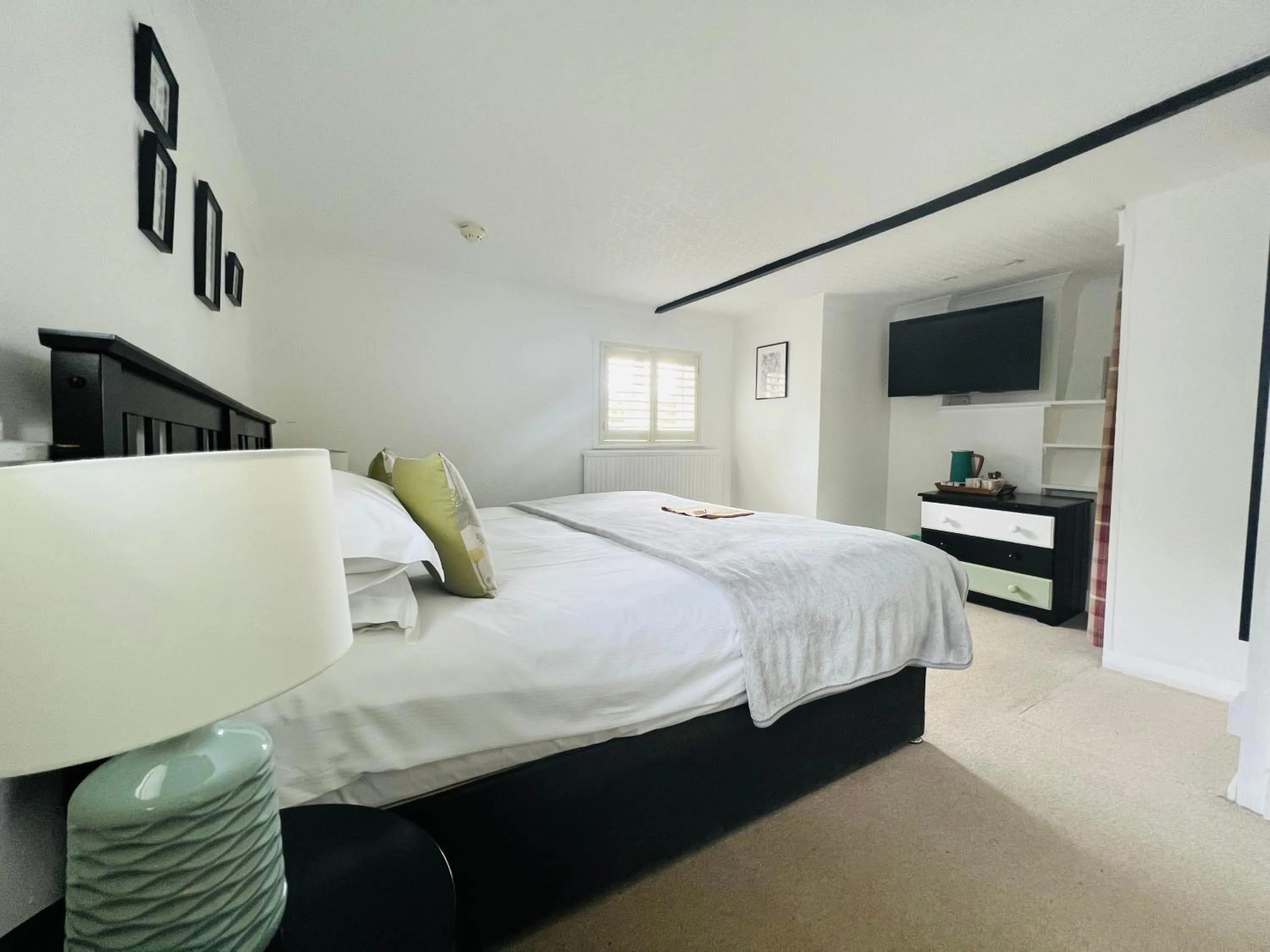 Bedroom, Bed in Cottage Lodge Hotel