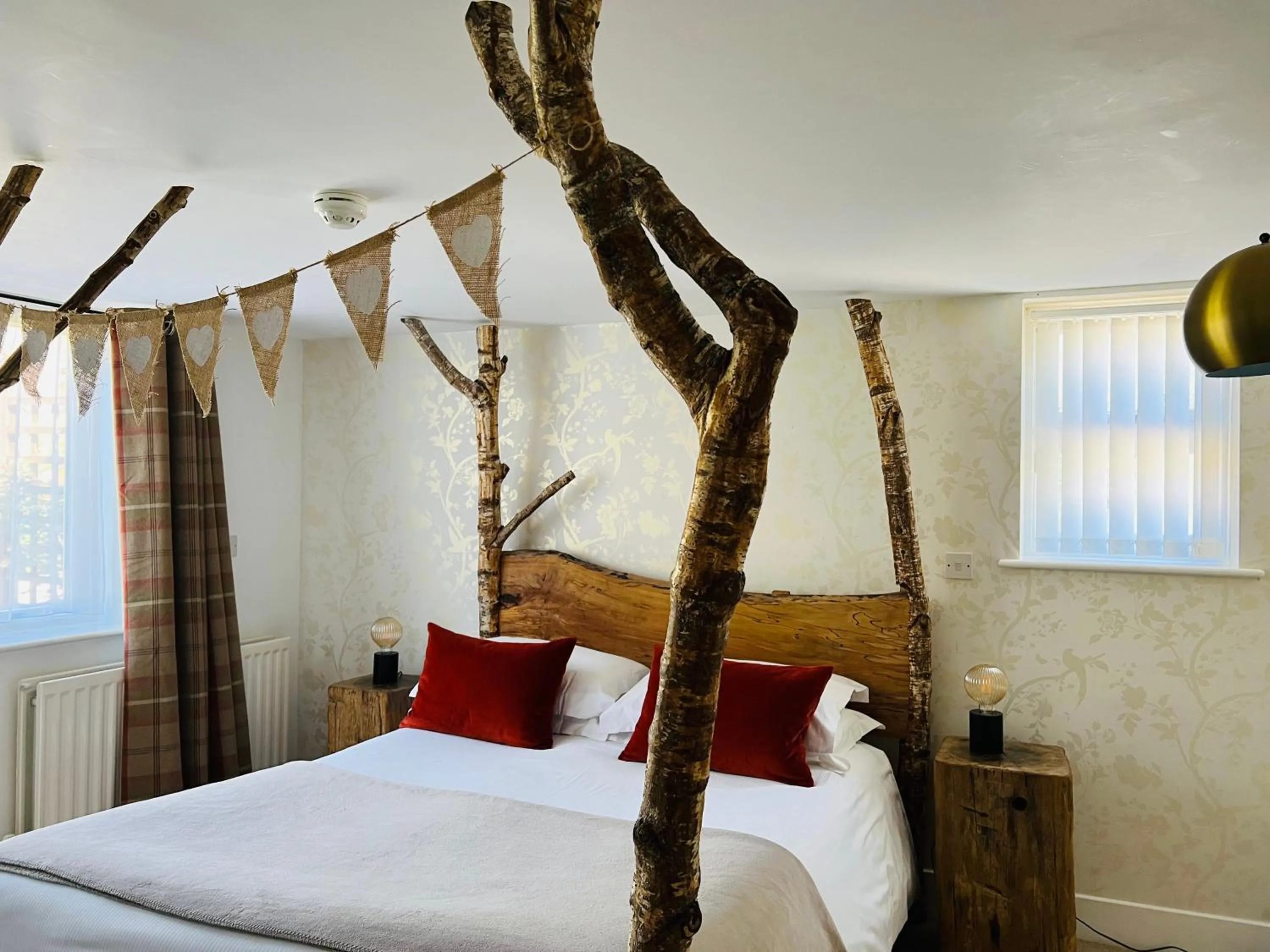 Bedroom, Bed in Cottage Lodge Hotel