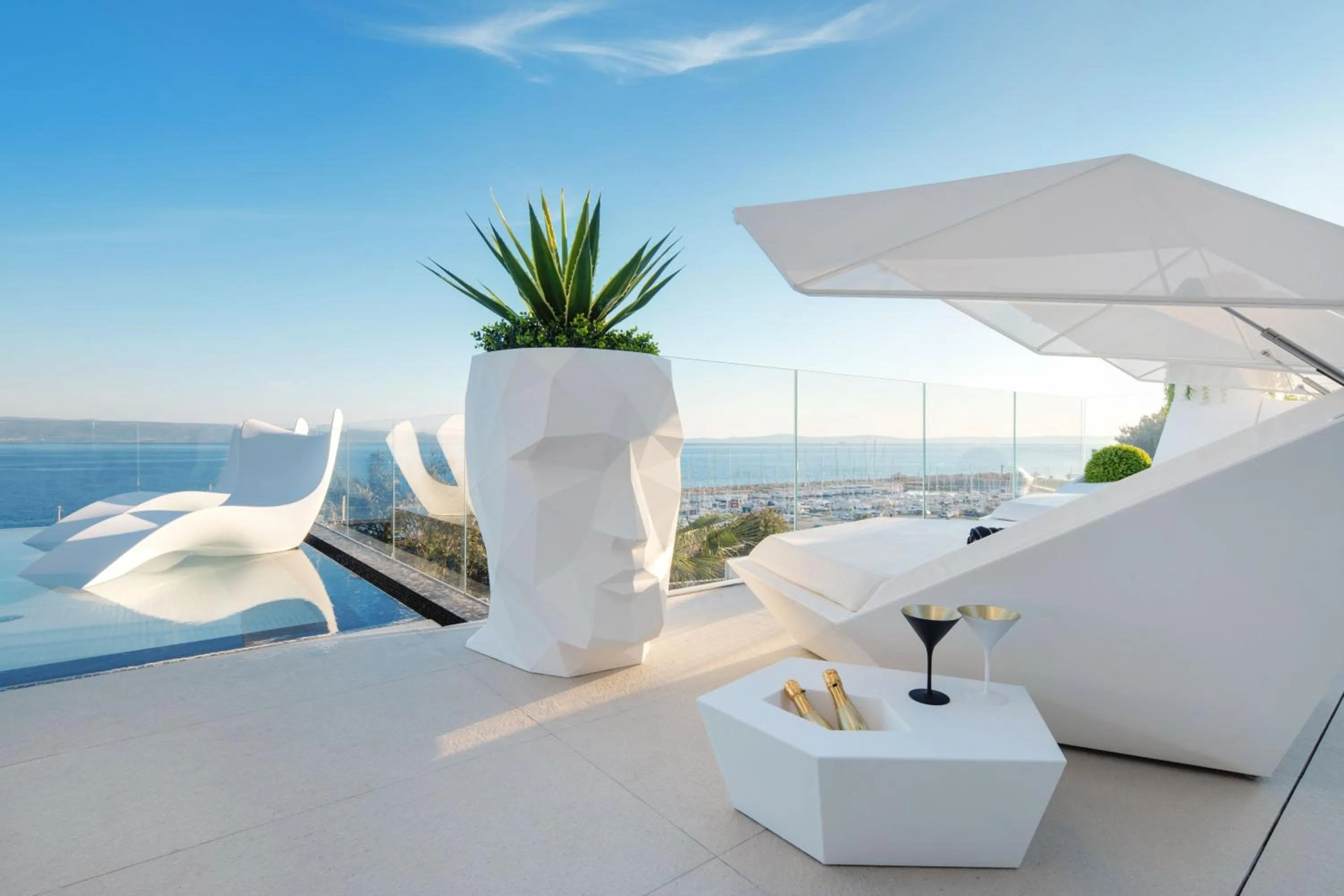 Sea view in Posh Residence Luxury Suites