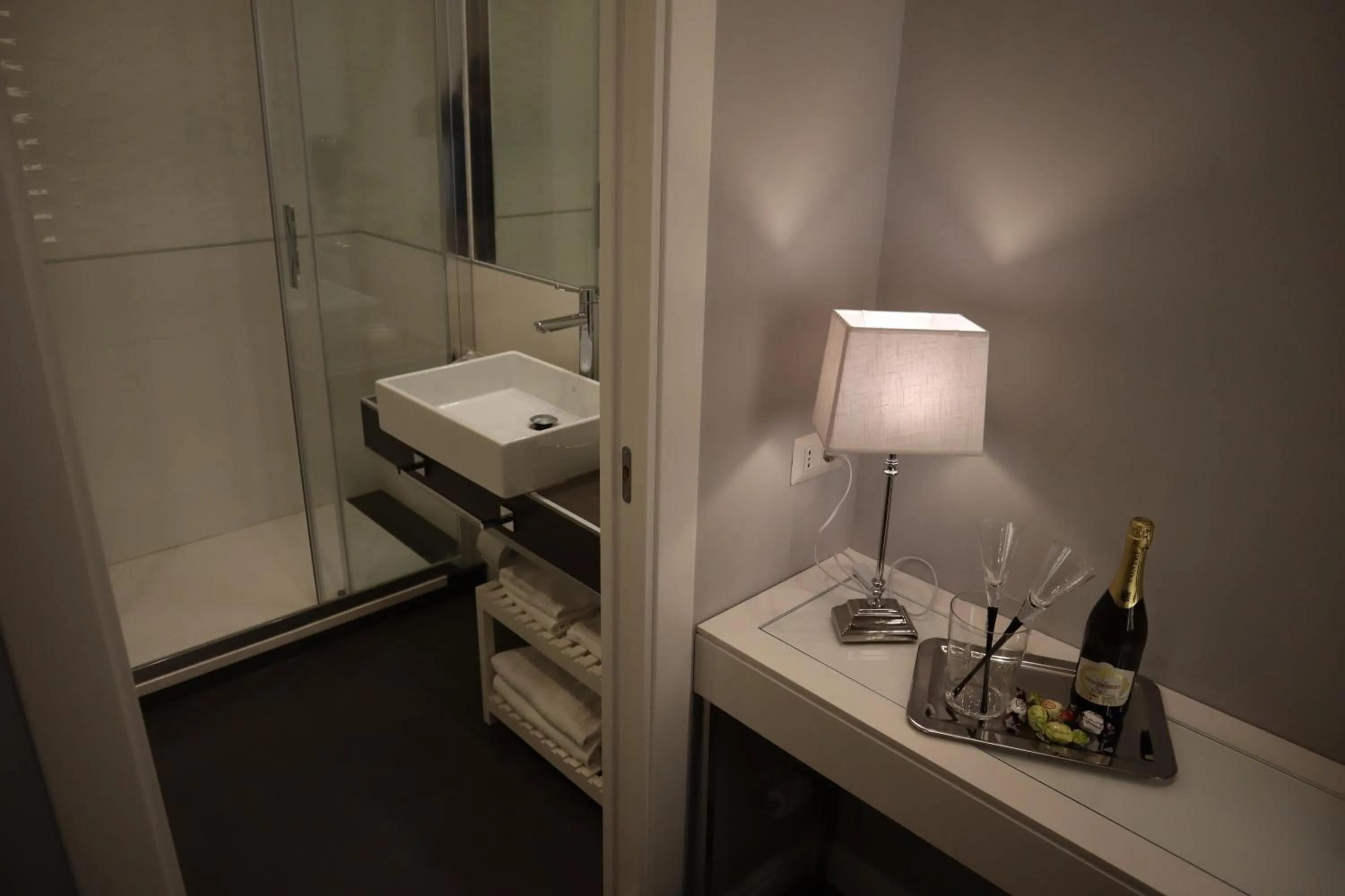 Bathroom in MILLINA SUITES IN NAVONA