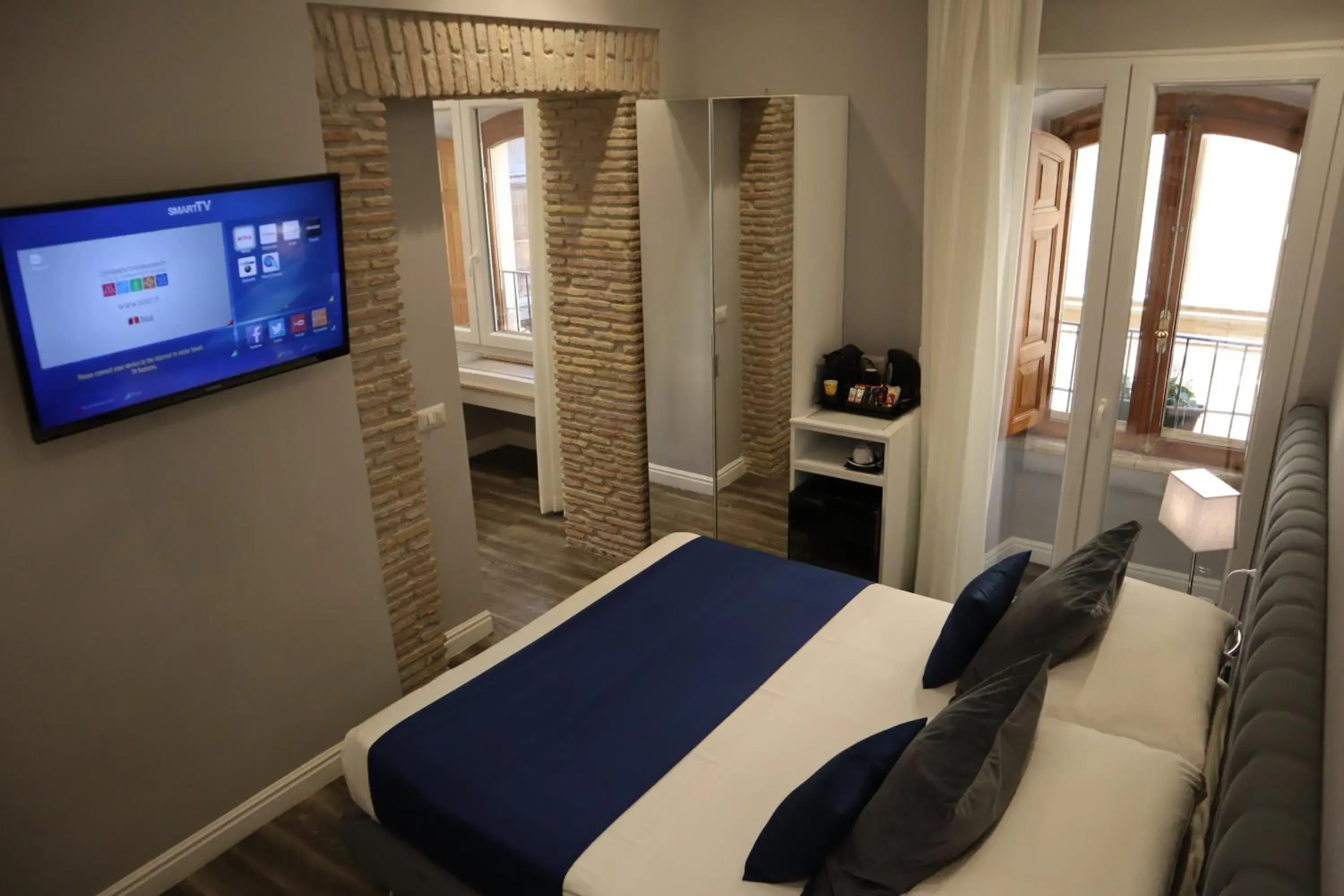 Deluxe Double or Twin Room in MILLINA SUITES IN NAVONA Deluxe Double or Twin Room in MILLINA SUITES IN NAVONA