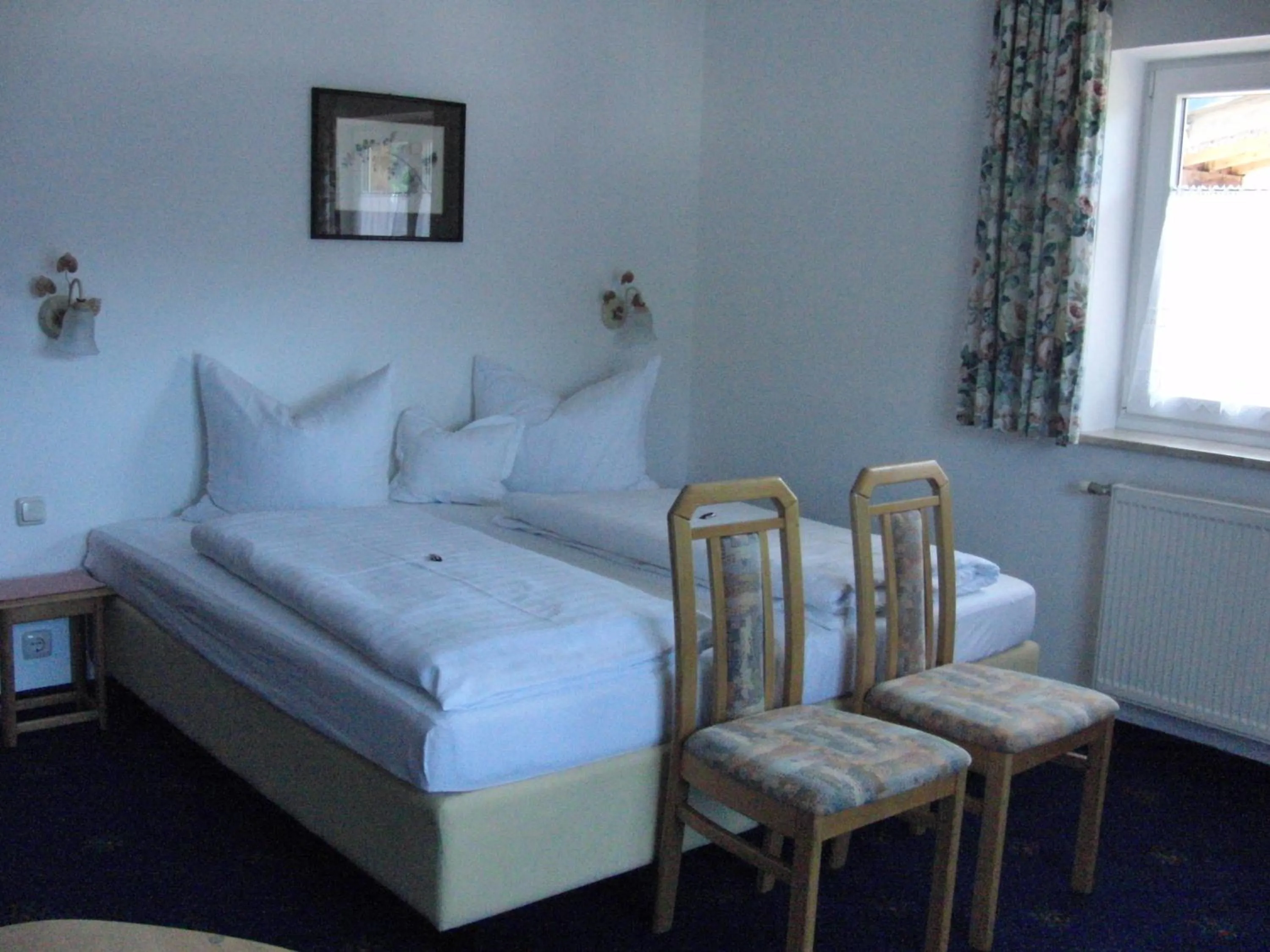 Photo of the whole room, Bed in Hotel-Pension Heike