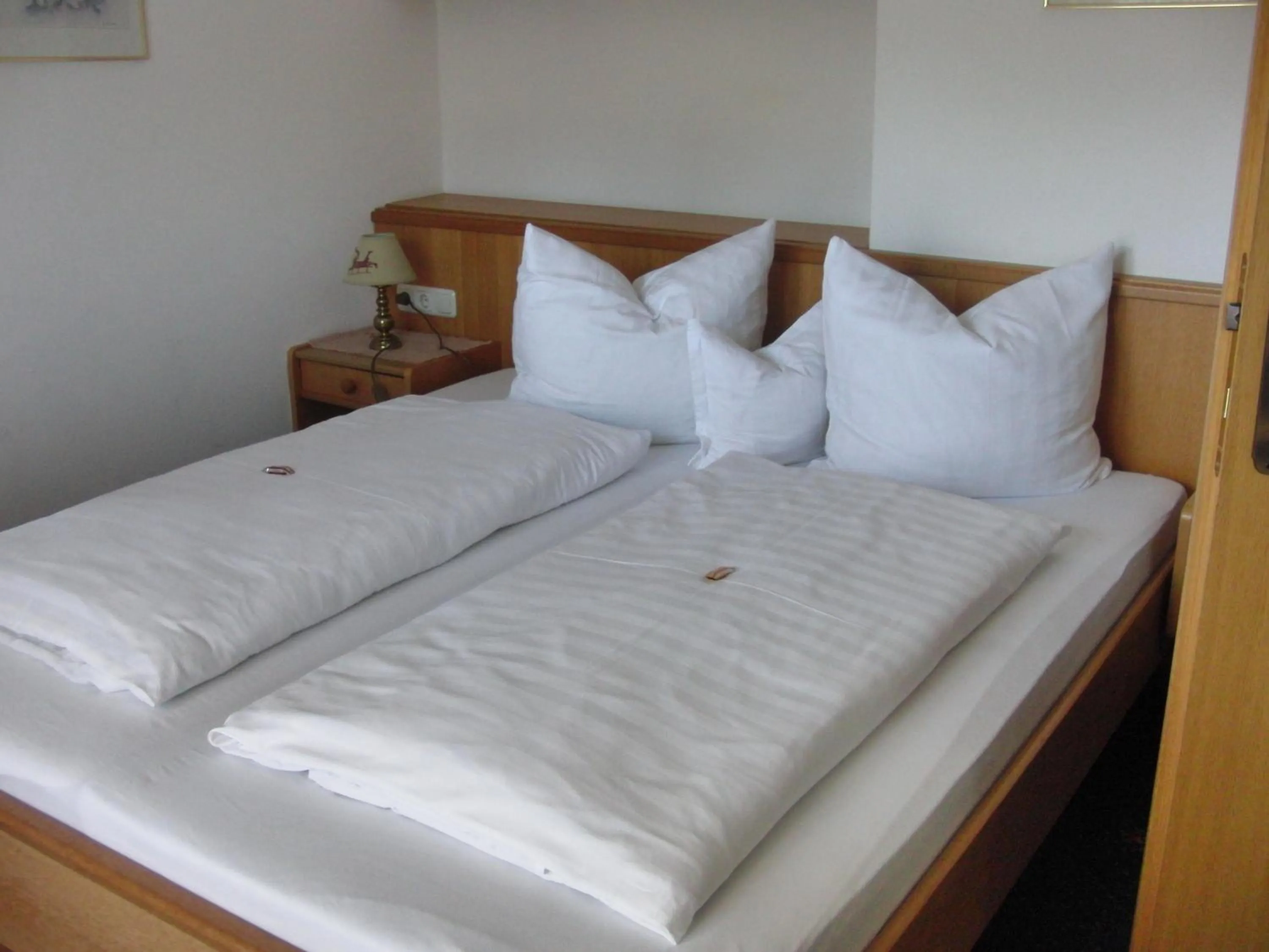 Photo of the whole room, Bed in Hotel-Pension Heike
