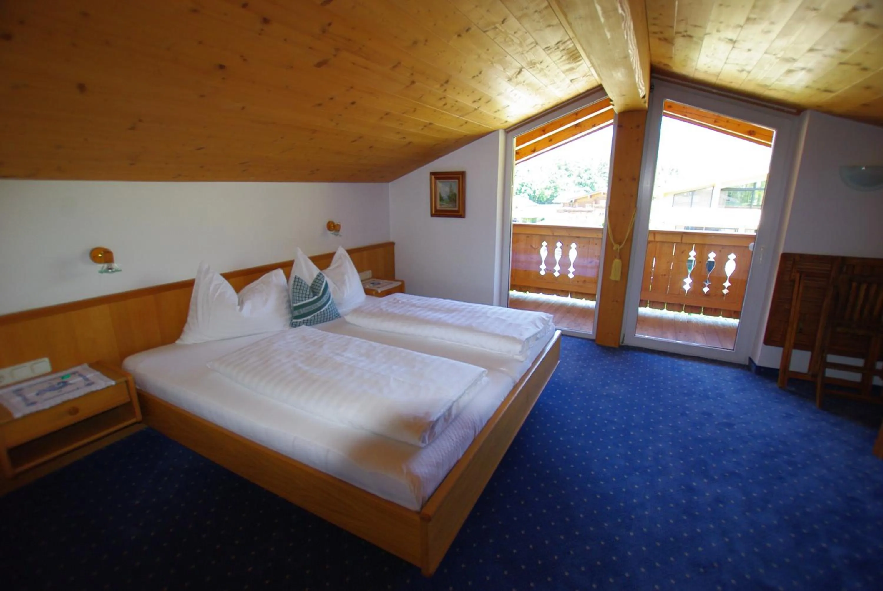 Photo of the whole room, Bed in Hotel-Pension Heike