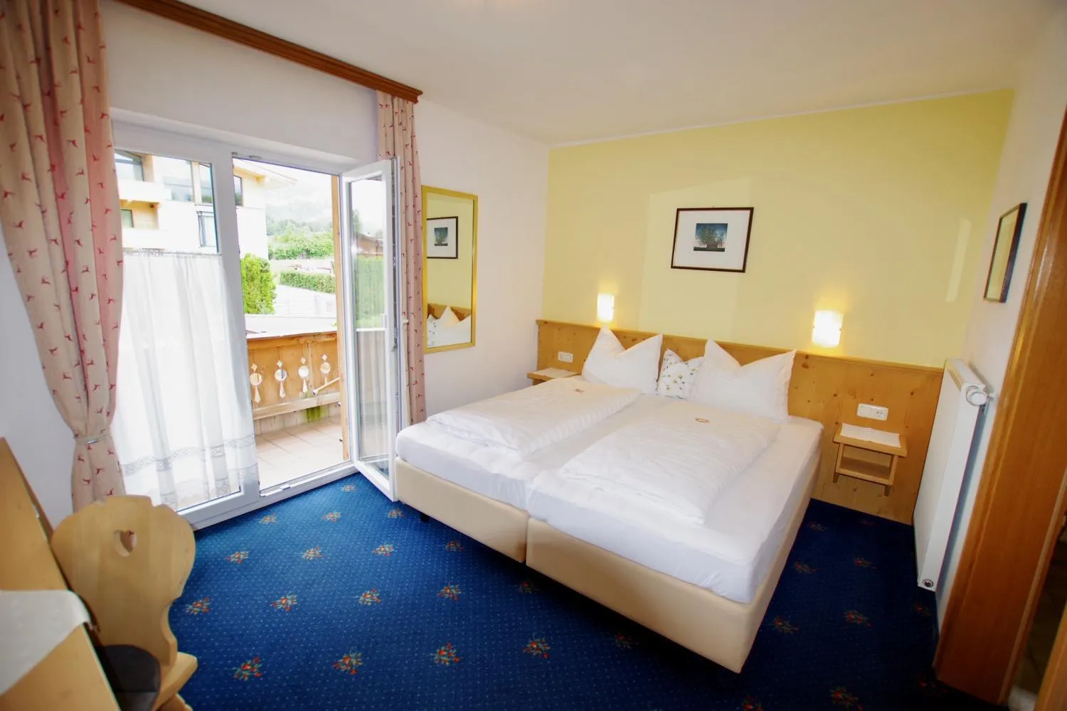 Bed in Hotel-Pension Heike