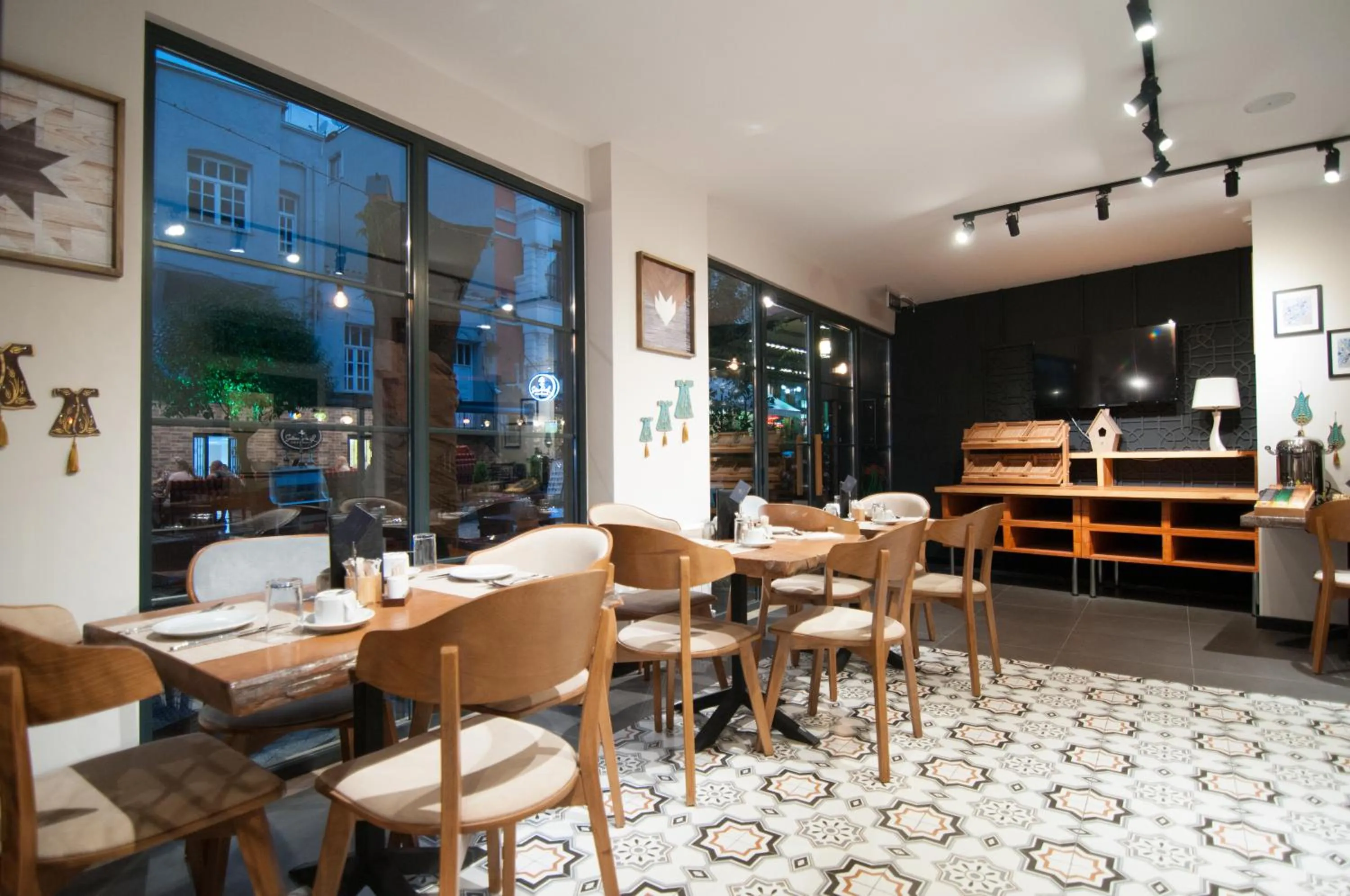 Restaurant/places to eat in Nomade Hotel Exclusive