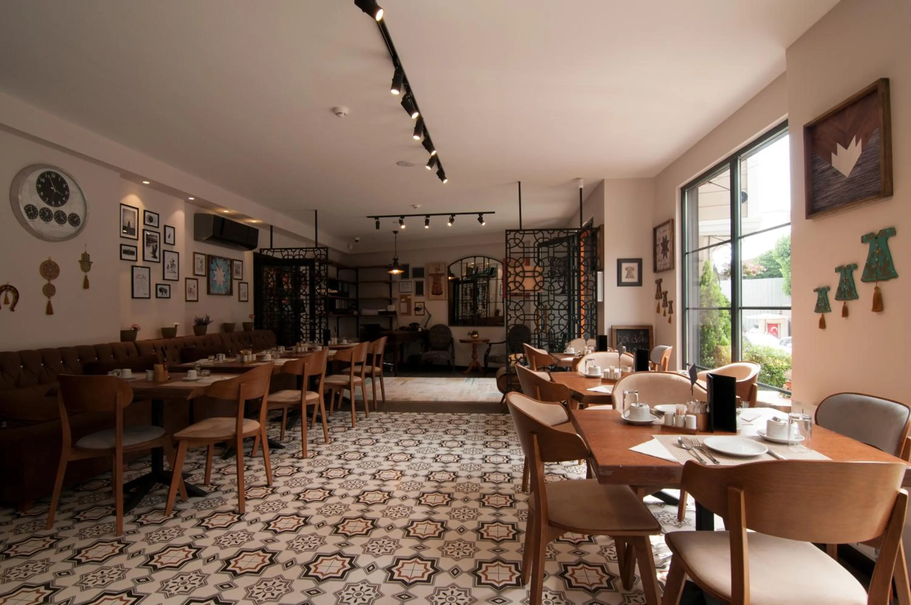 Restaurant/places to eat in Nomade Hotel Exclusive