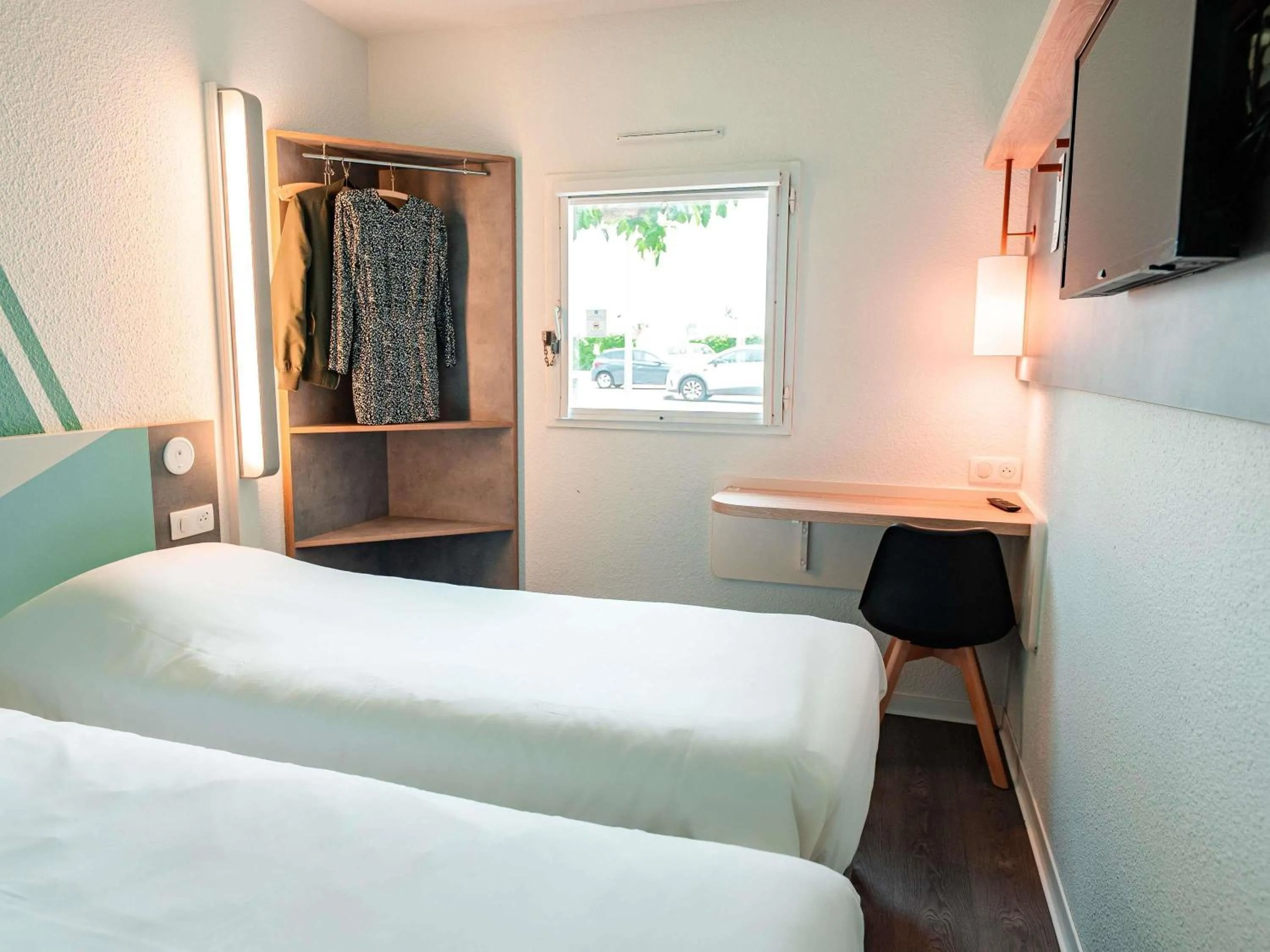 Bedroom, Bed in ibis budget Sète centre