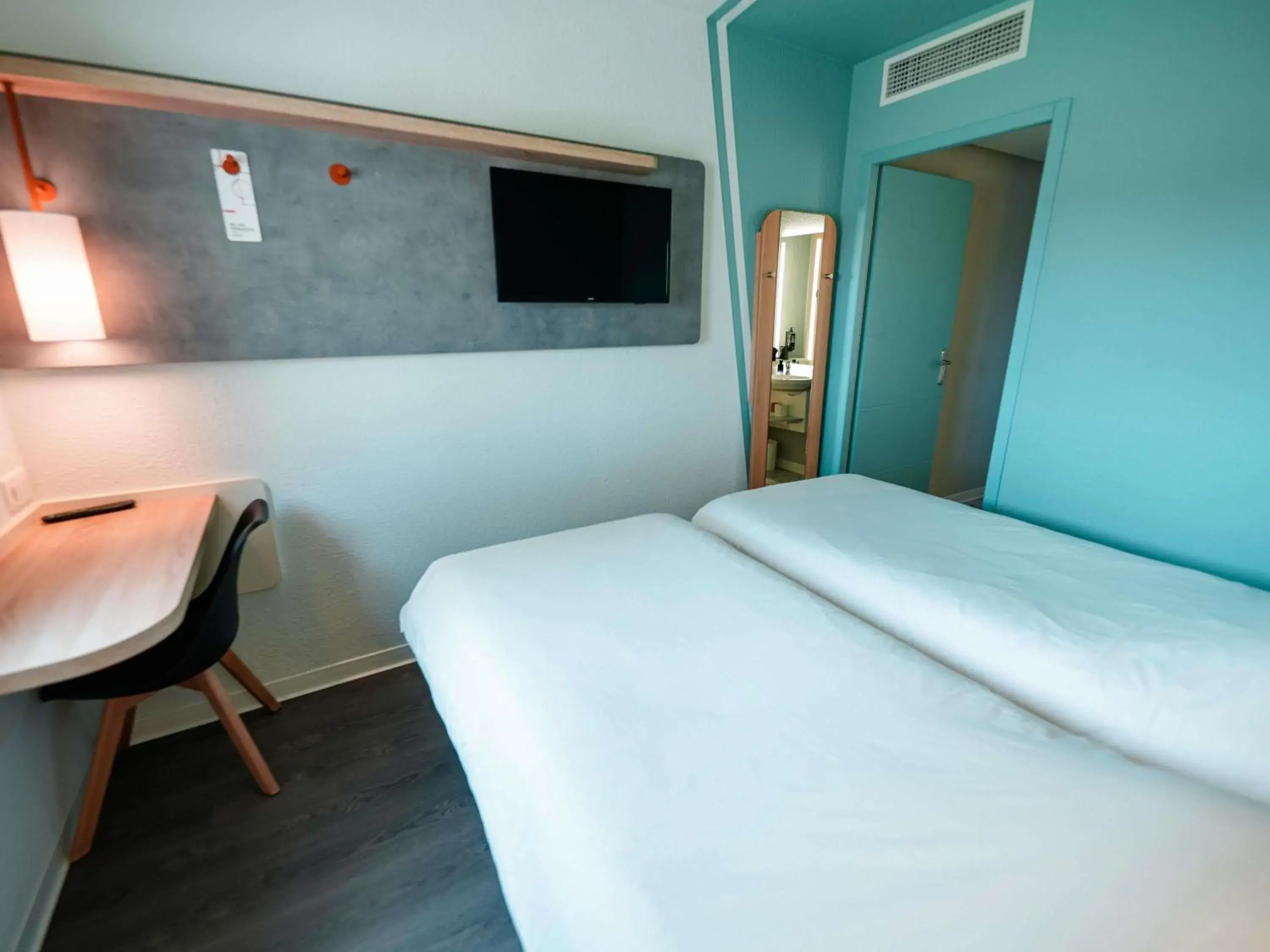 Bedroom, Bed in ibis budget Sète centre Bedroom, Bed in ibis budget Sète centre