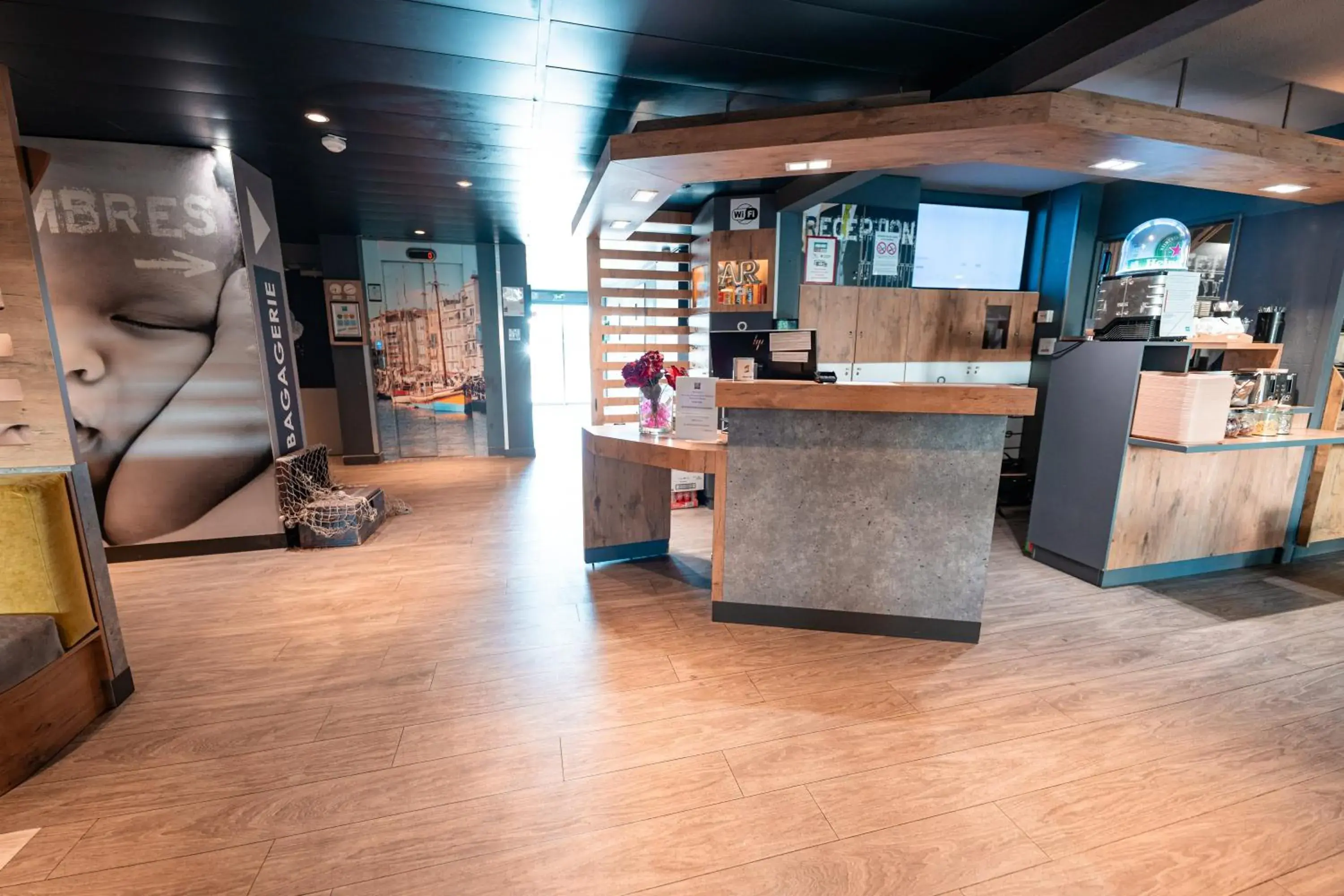 Lobby or reception in ibis budget Sète centre Lobby or reception in ibis budget Sète centre