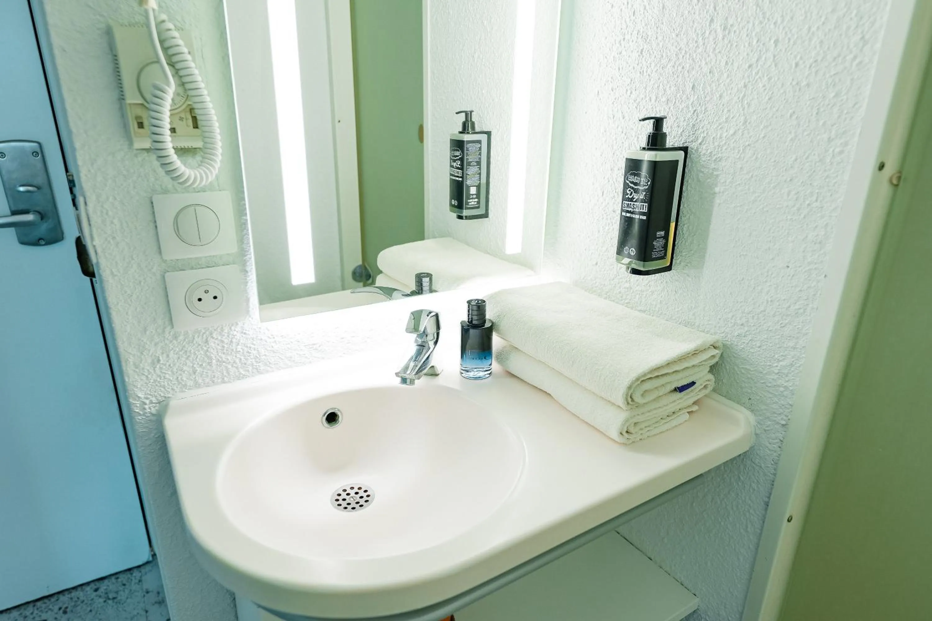 Bathroom in ibis budget Sète centre