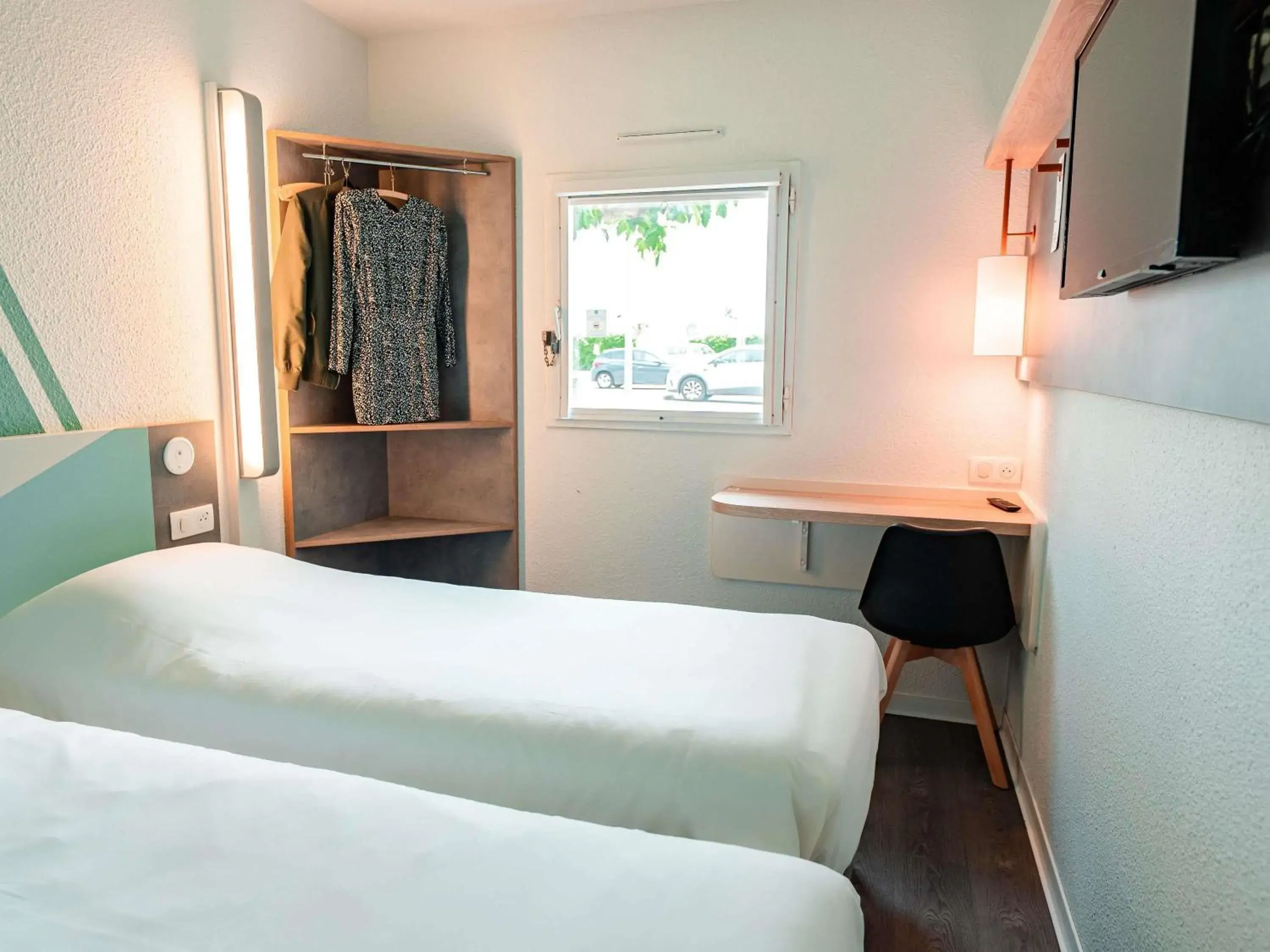 Bedroom, Bed in ibis budget Sète centre Bedroom, Bed in ibis budget Sète centre