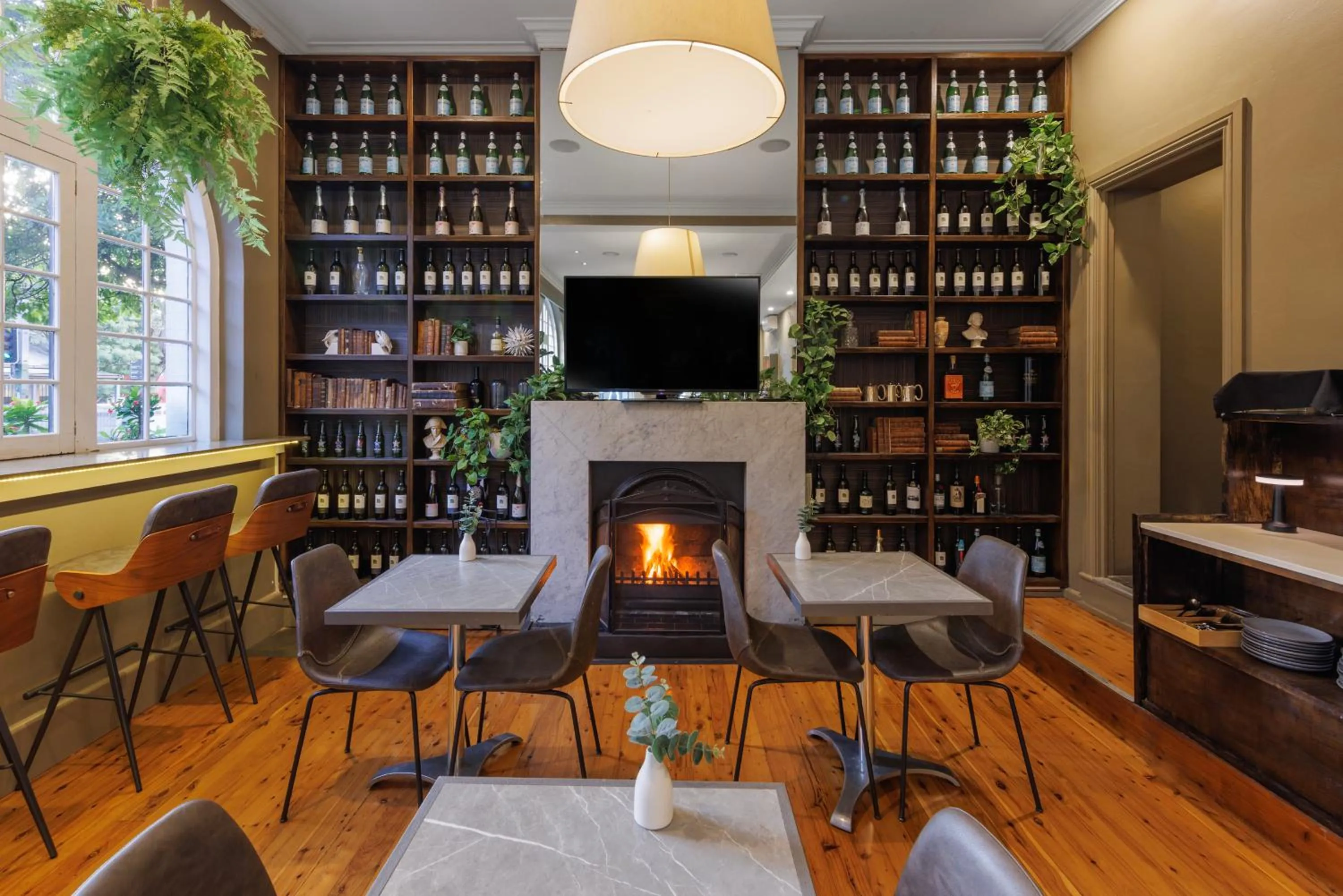 Restaurant/places to eat in Vulcan Hotel Sydney