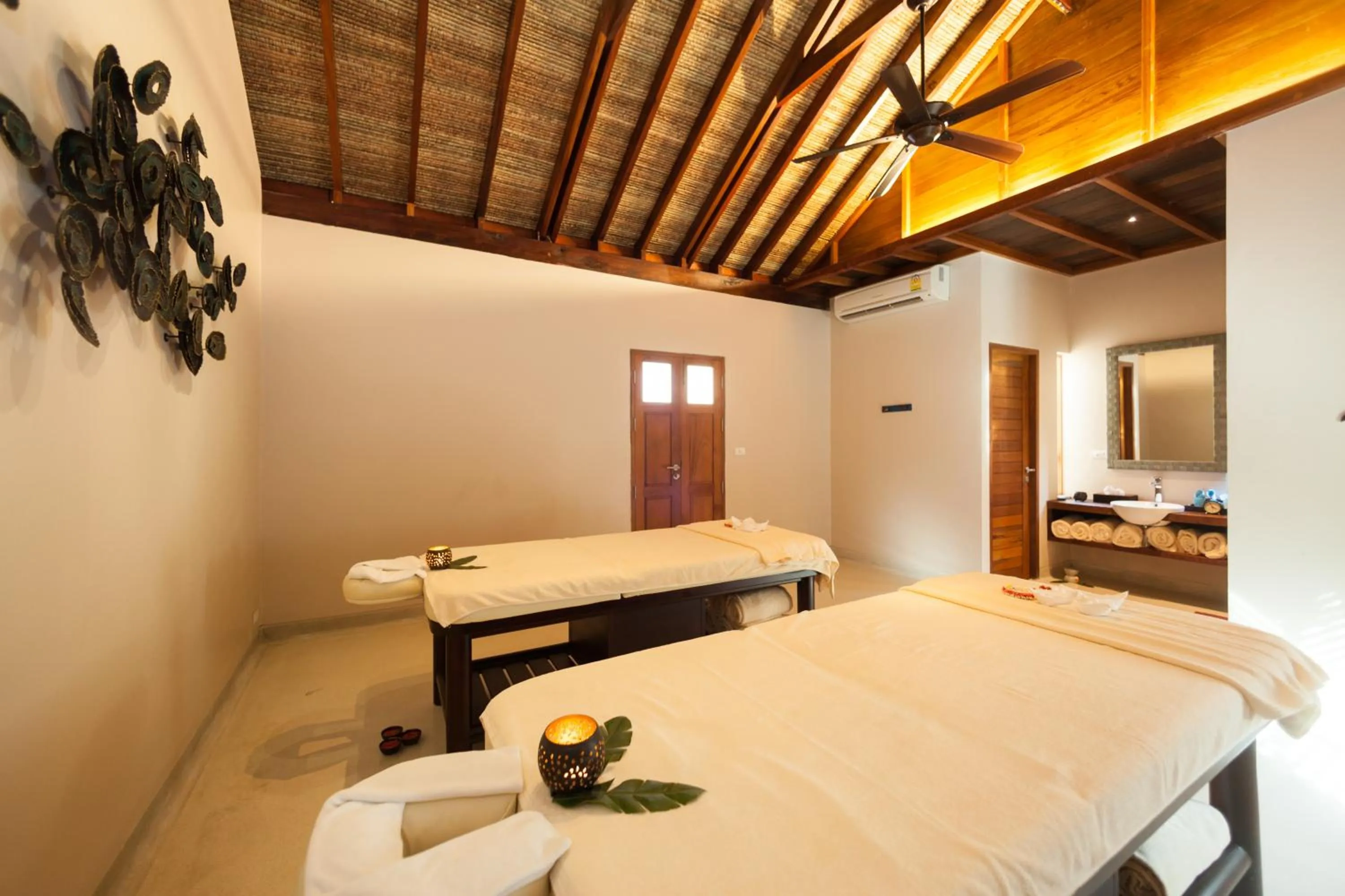 Massage, Bed in Buri Rasa Village Phangan