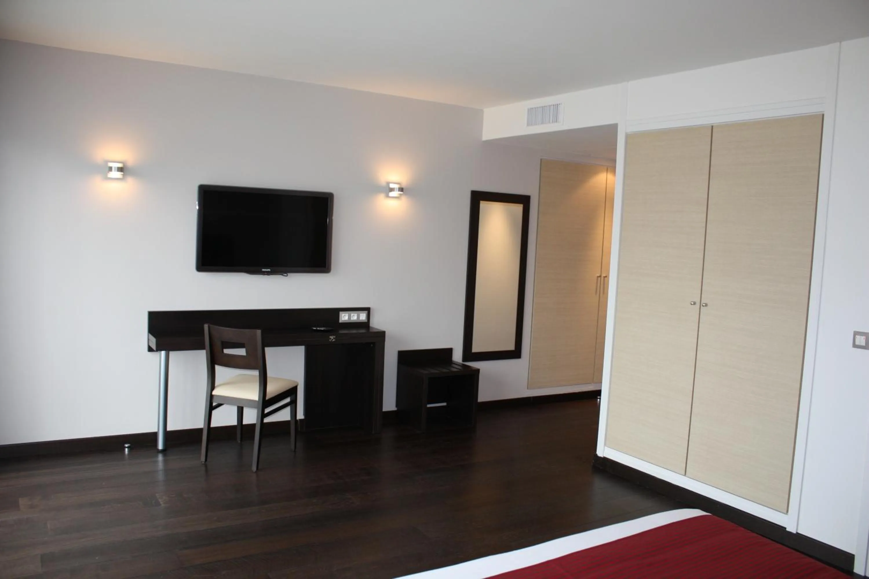 Bedroom in Logis Hôtel Terre de Loire