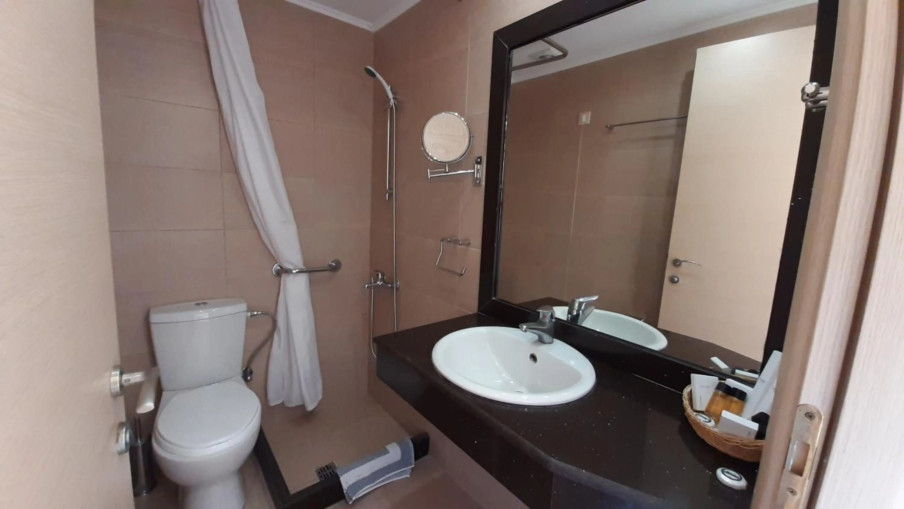 Bathroom in Lassi Hotel