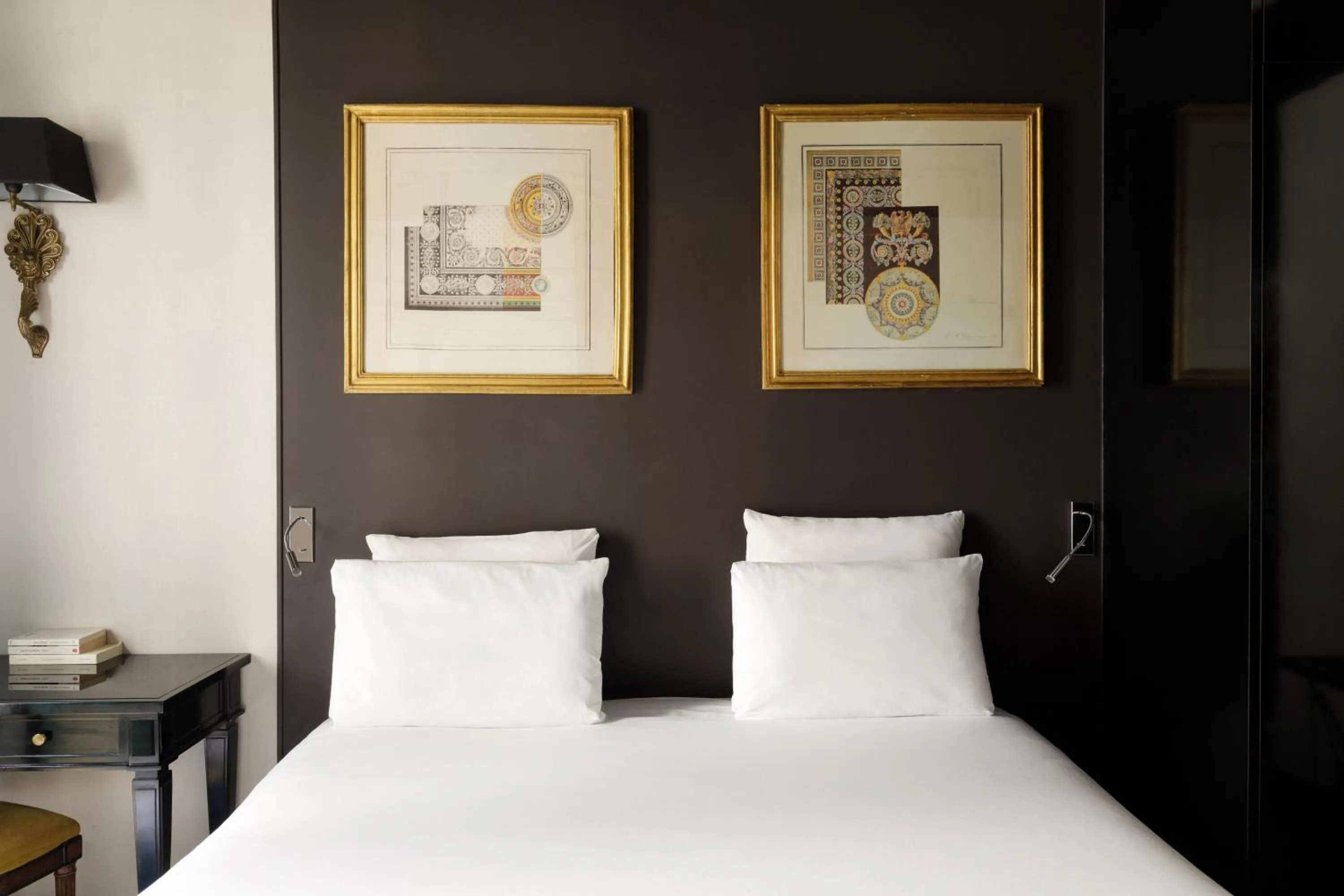 Bedroom in New Hotel Republique - Ex Albert's Hotel