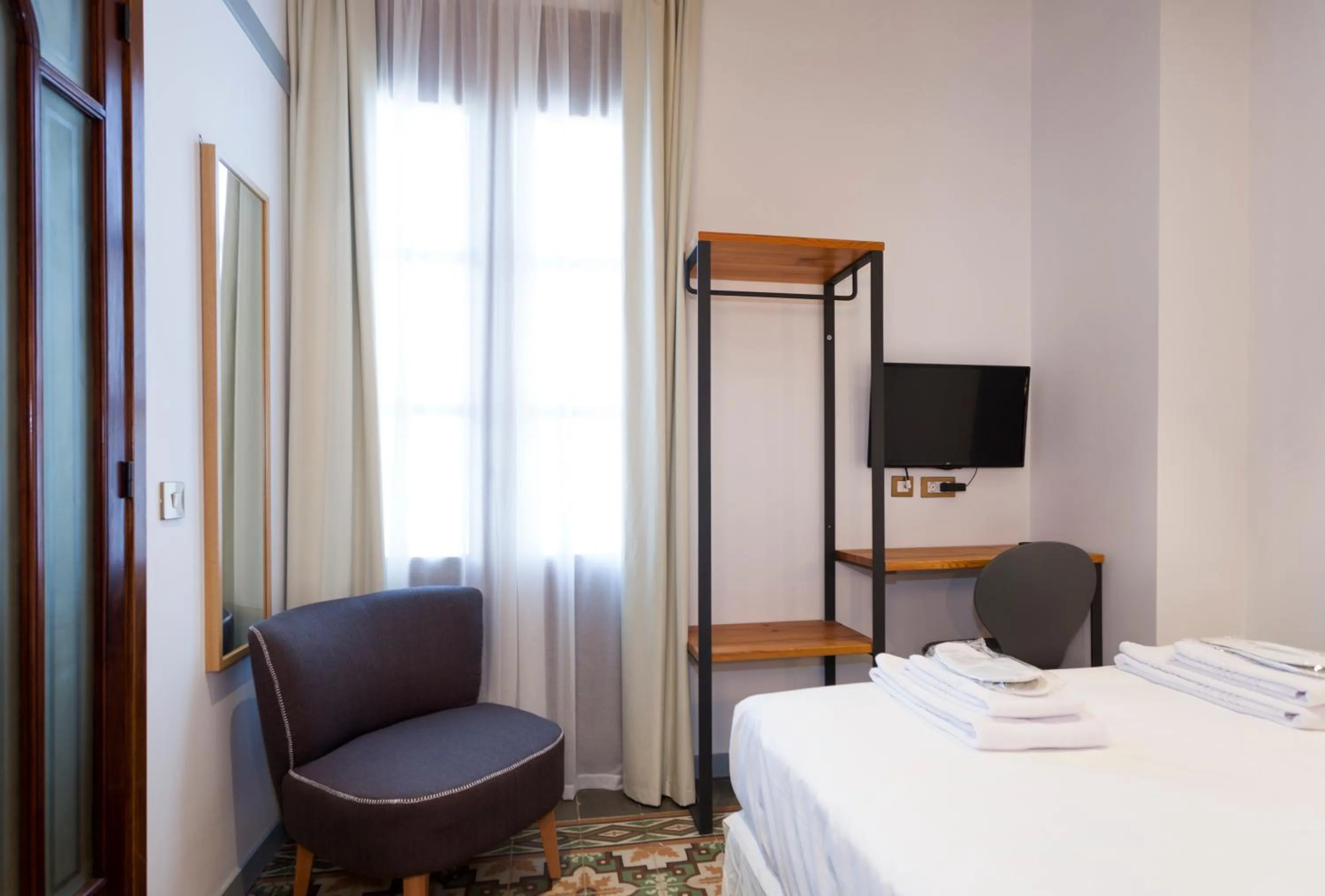 Photo of the whole room, Bed in Gran H La Marina