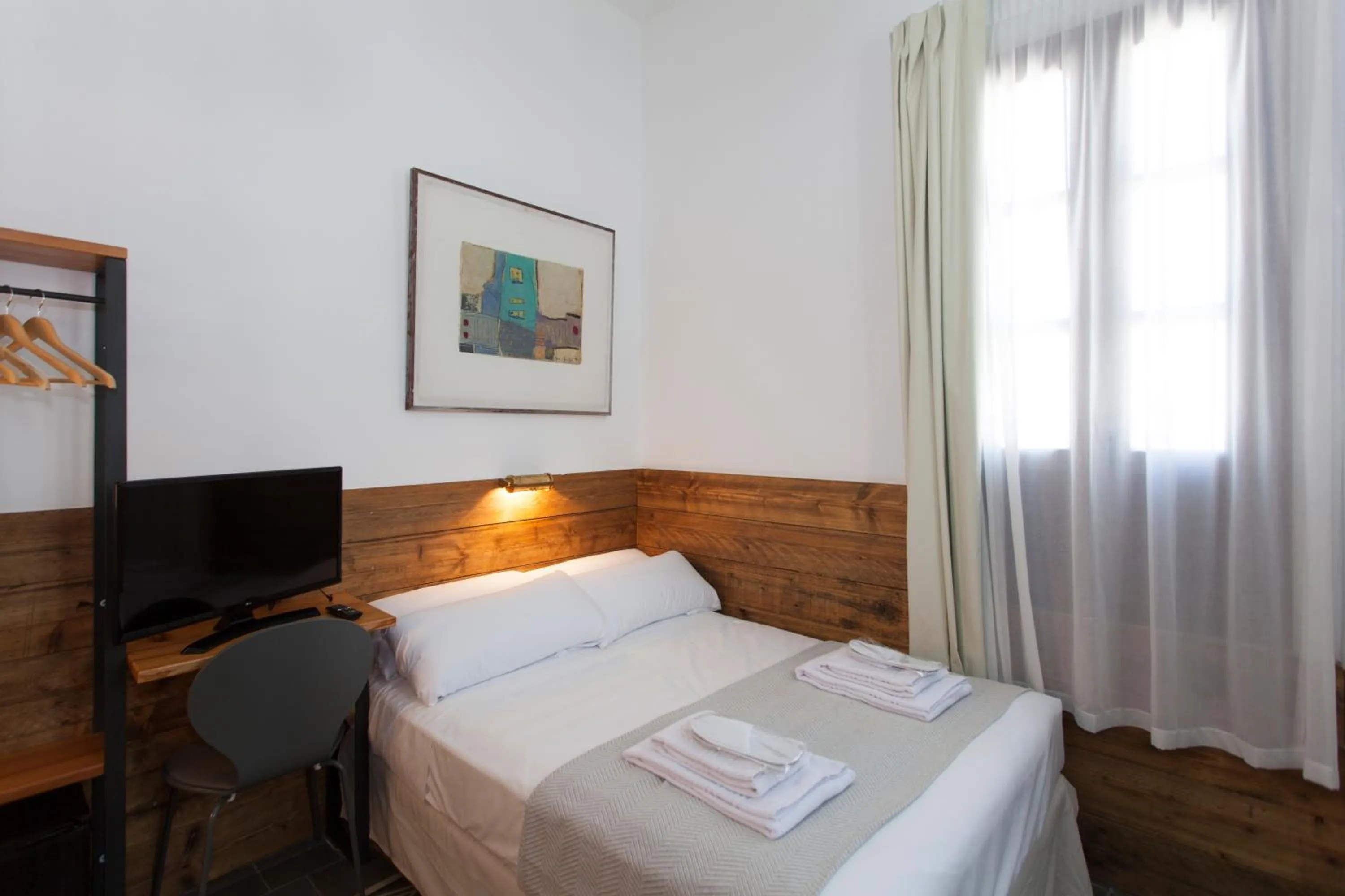 Photo of the whole room, Bed in Gran H La Marina